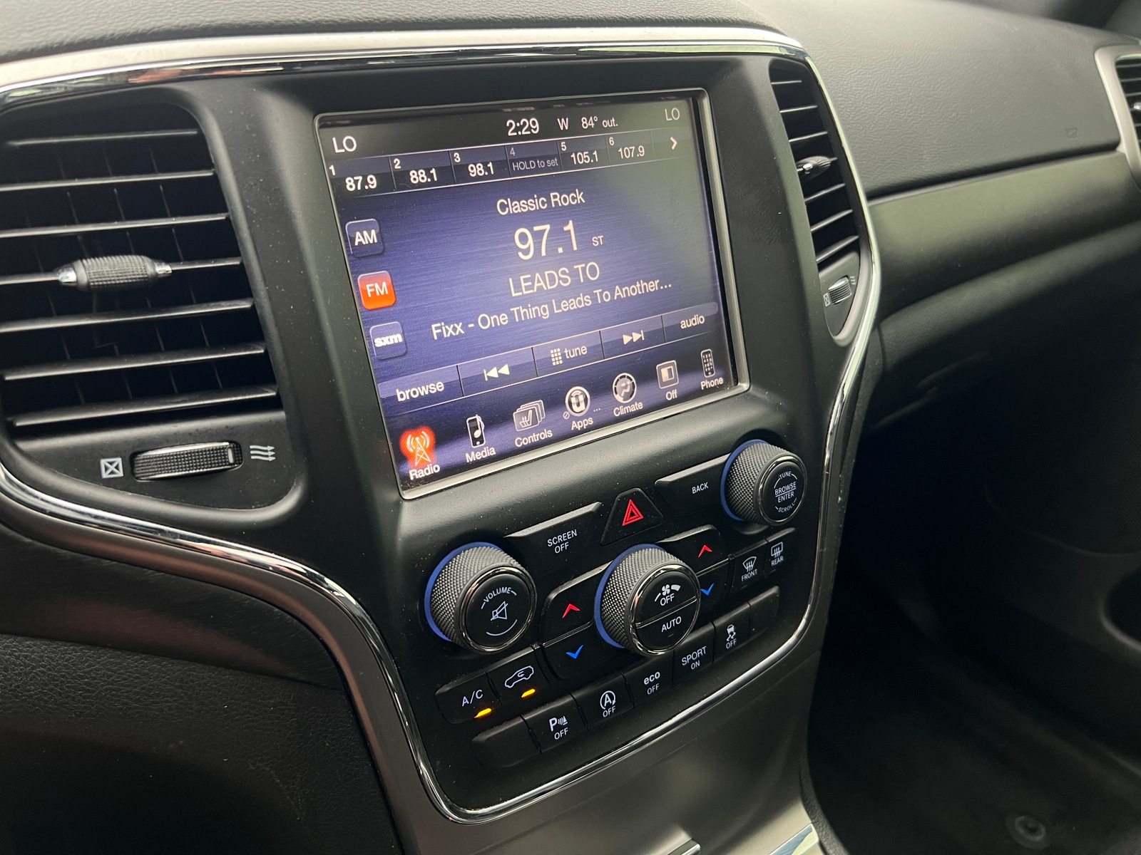 Thumbnail: 2017 Jeep Grand Cherokee - 3