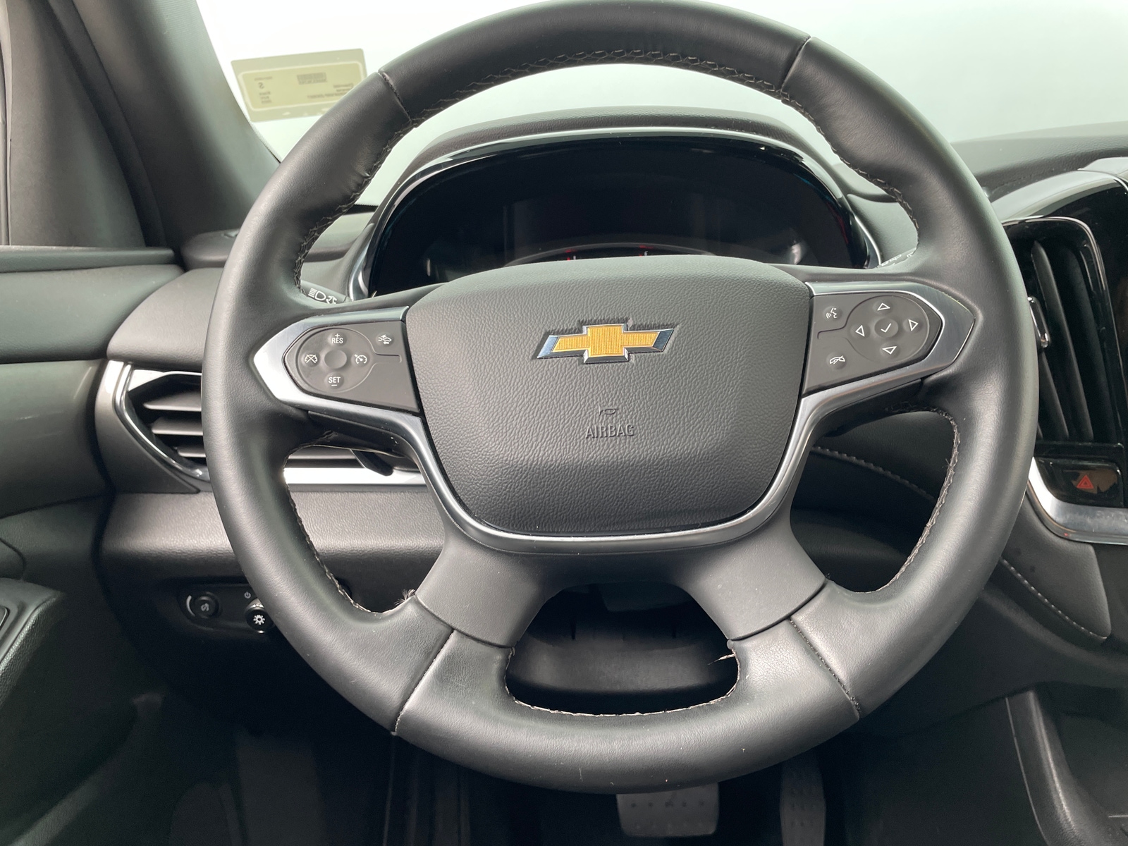 Thumbnail: 2023 Chevrolet Traverse - 5