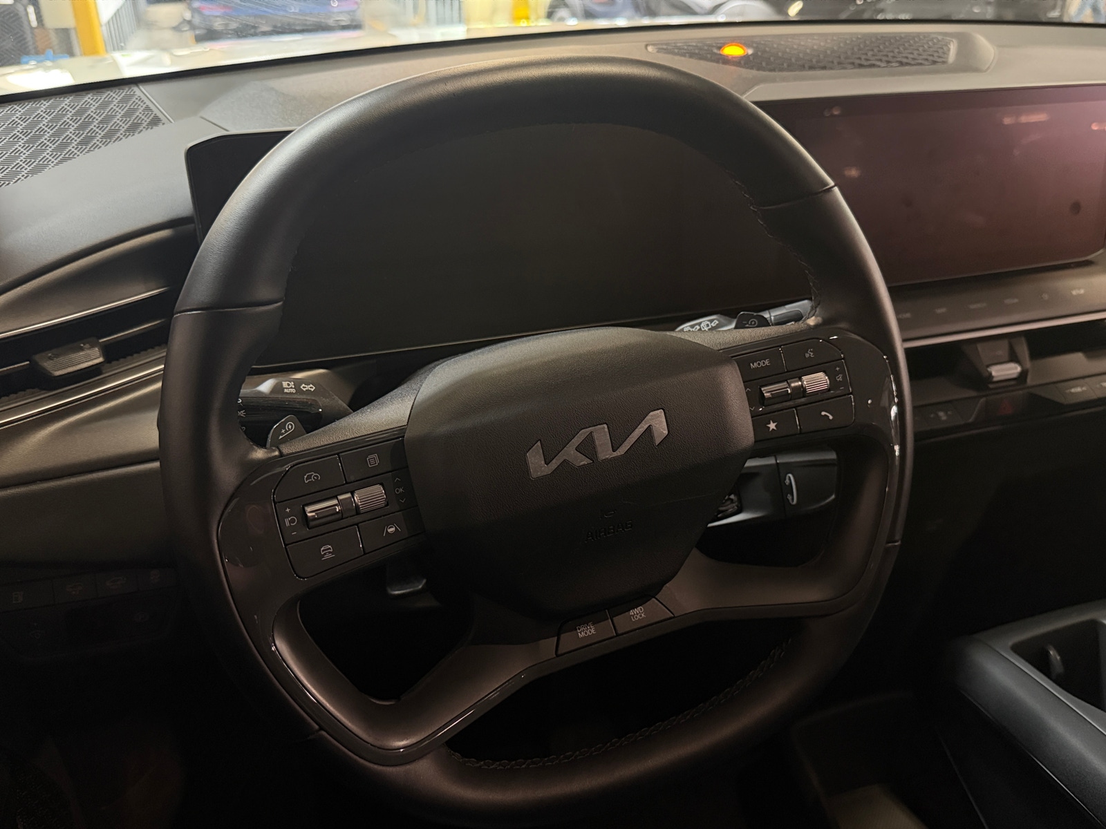 Thumbnail: 2024 Kia EV9 - 4