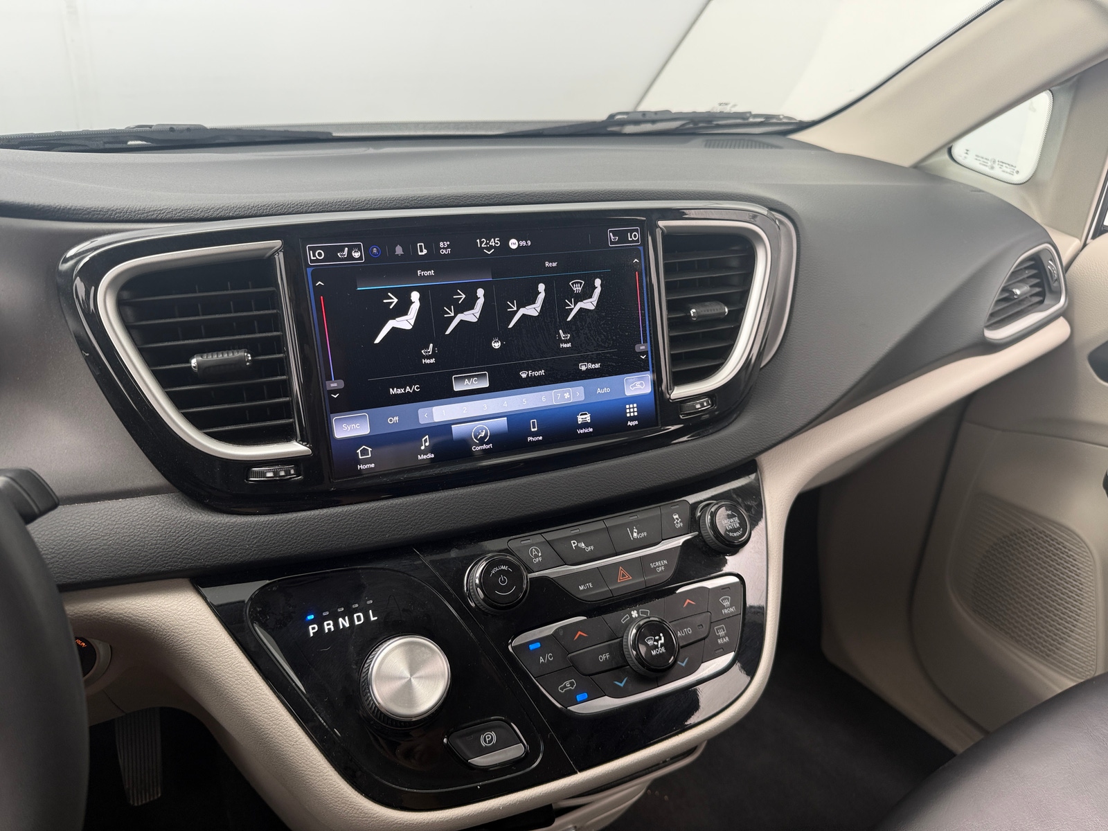 Thumbnail: 2024 Chrysler Pacifica - 3