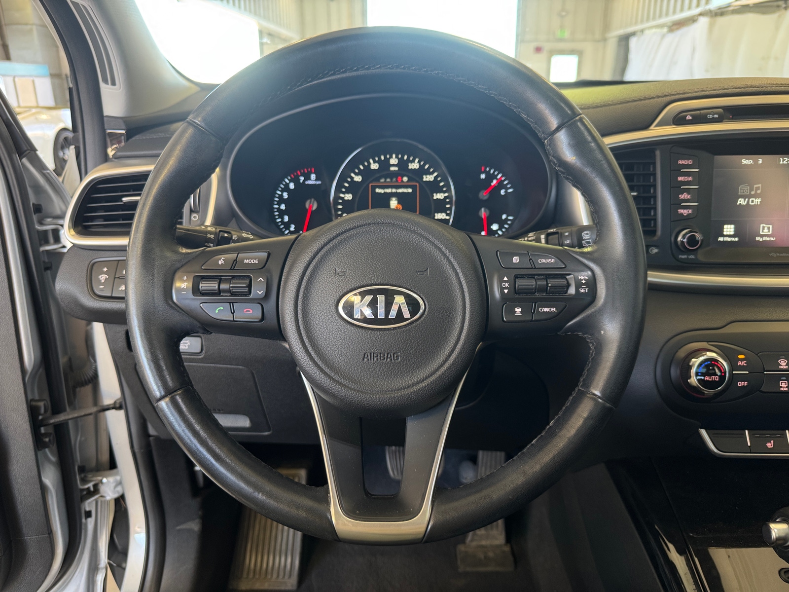 Thumbnail: 2017 Kia Sorento - 4