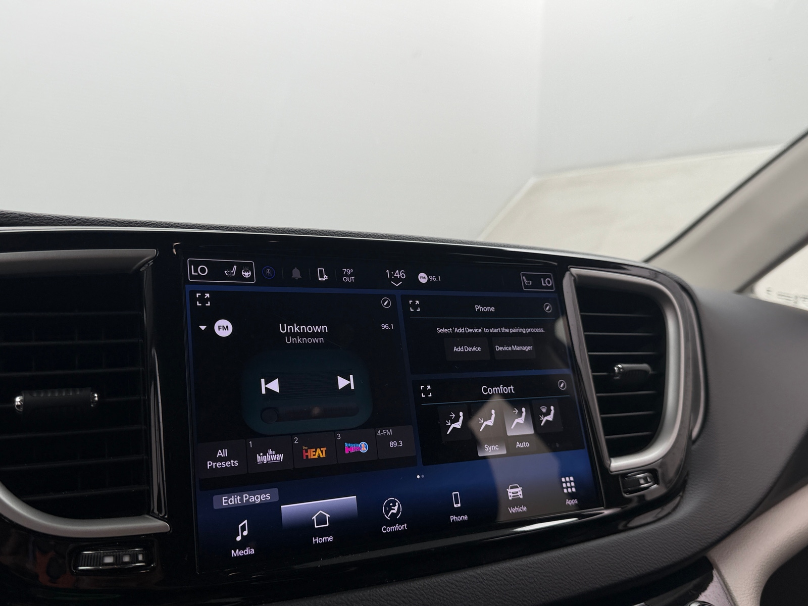 Thumbnail: 2024 Chrysler Pacifica - 3