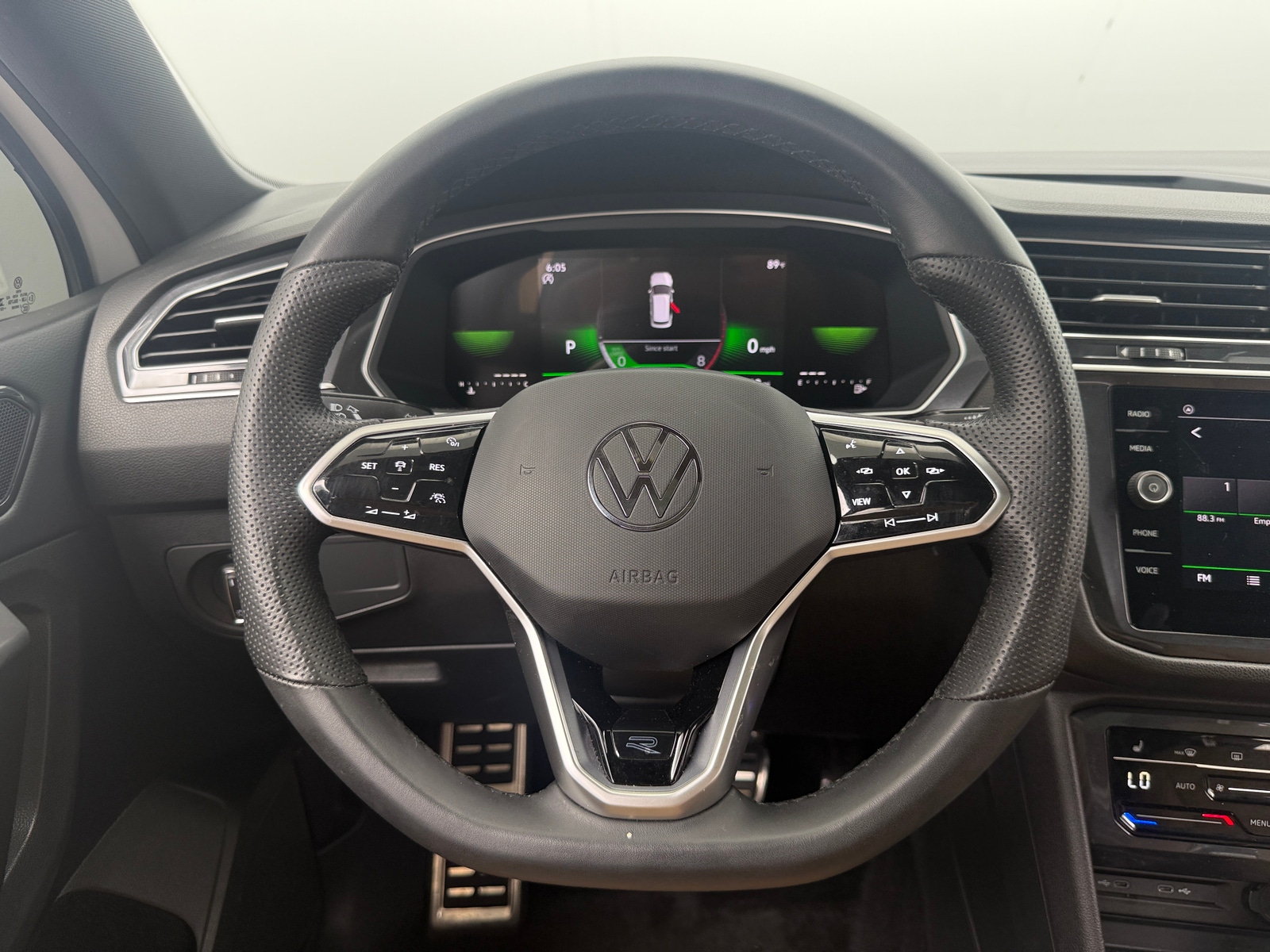 Thumbnail: 2023 Volkswagen Tiguan - 5