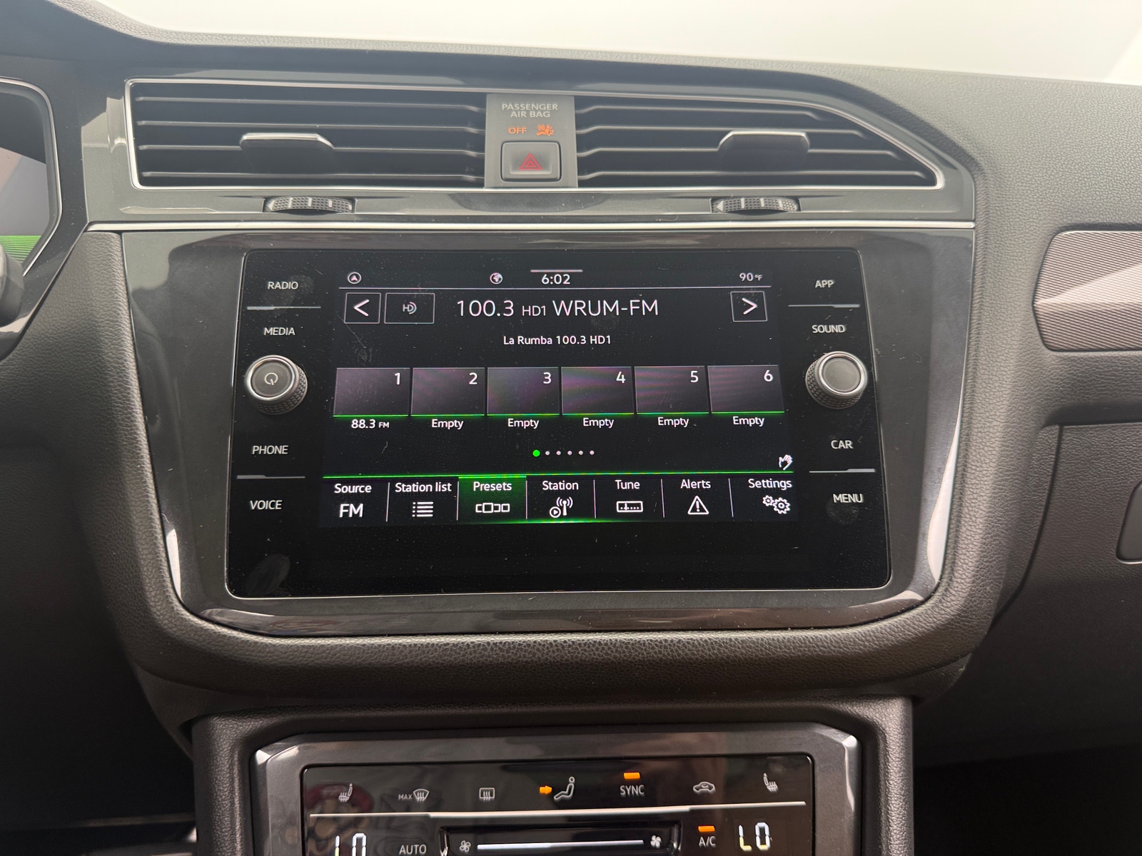 Thumbnail: 2023 Volkswagen Tiguan - 4