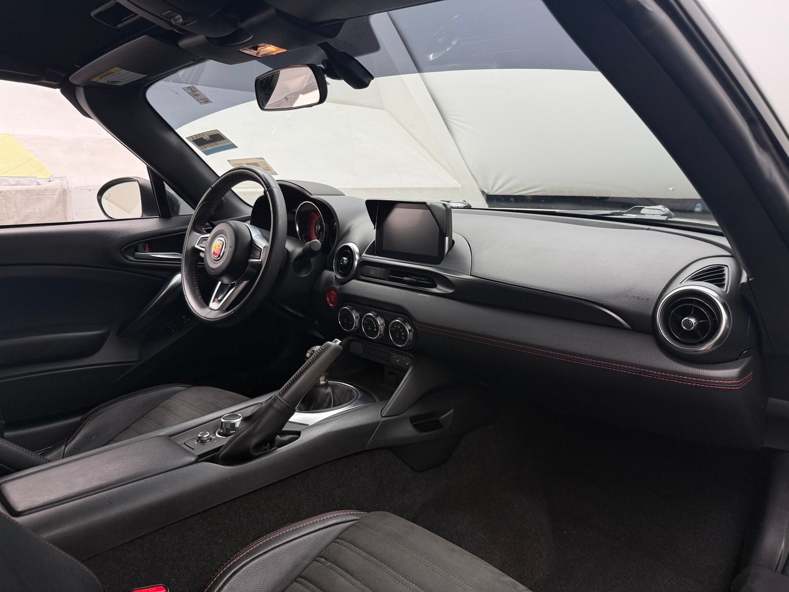 Thumbnail: 2017 Fiat 124 Spider - 3
