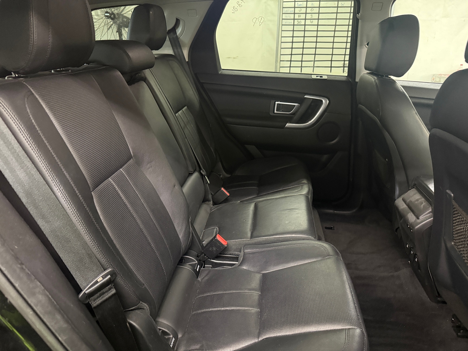 Thumbnail: 2017 Land Rover Discovery Sport - 5