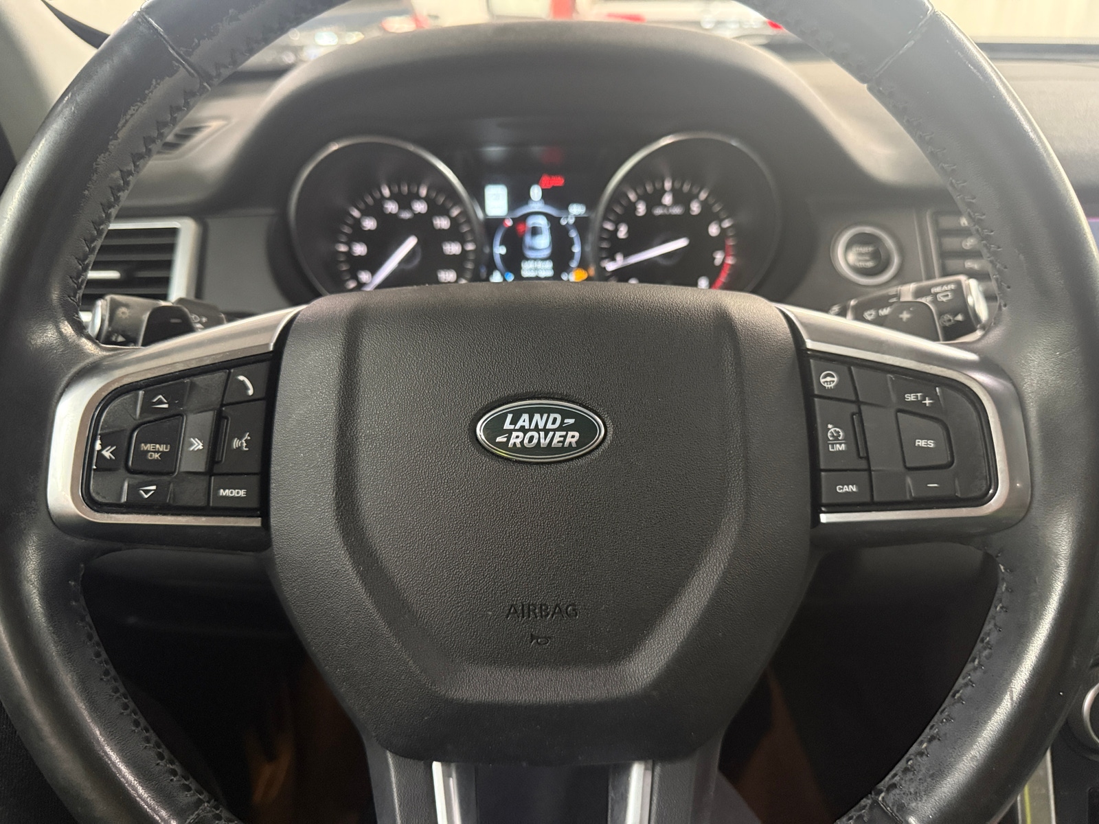 Thumbnail: 2017 Land Rover Discovery Sport - 4