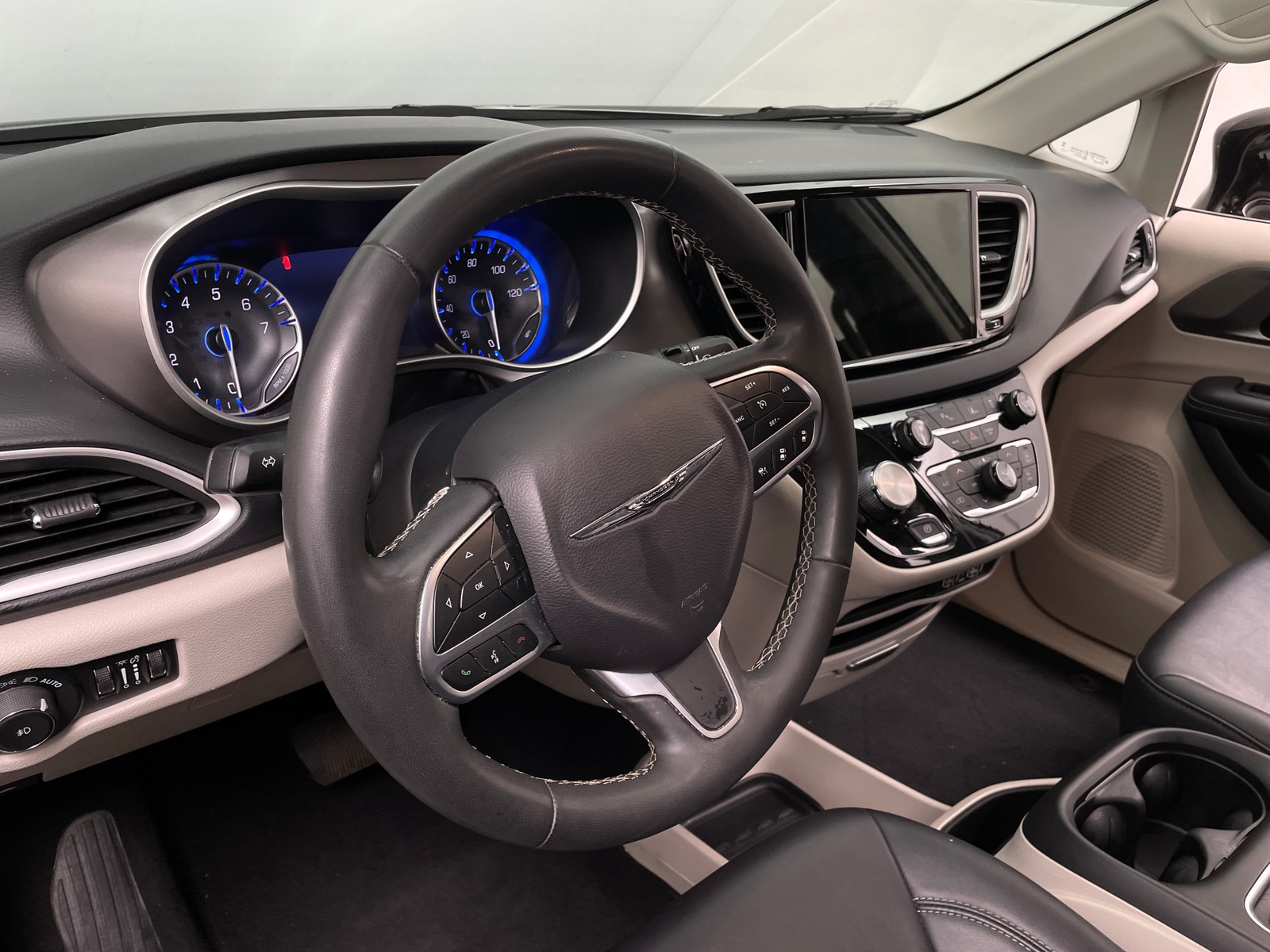 Thumbnail: 2024 Chrysler Pacifica - 4