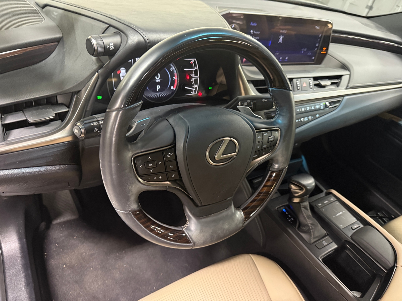 Thumbnail: 2021 Lexus ES - 4