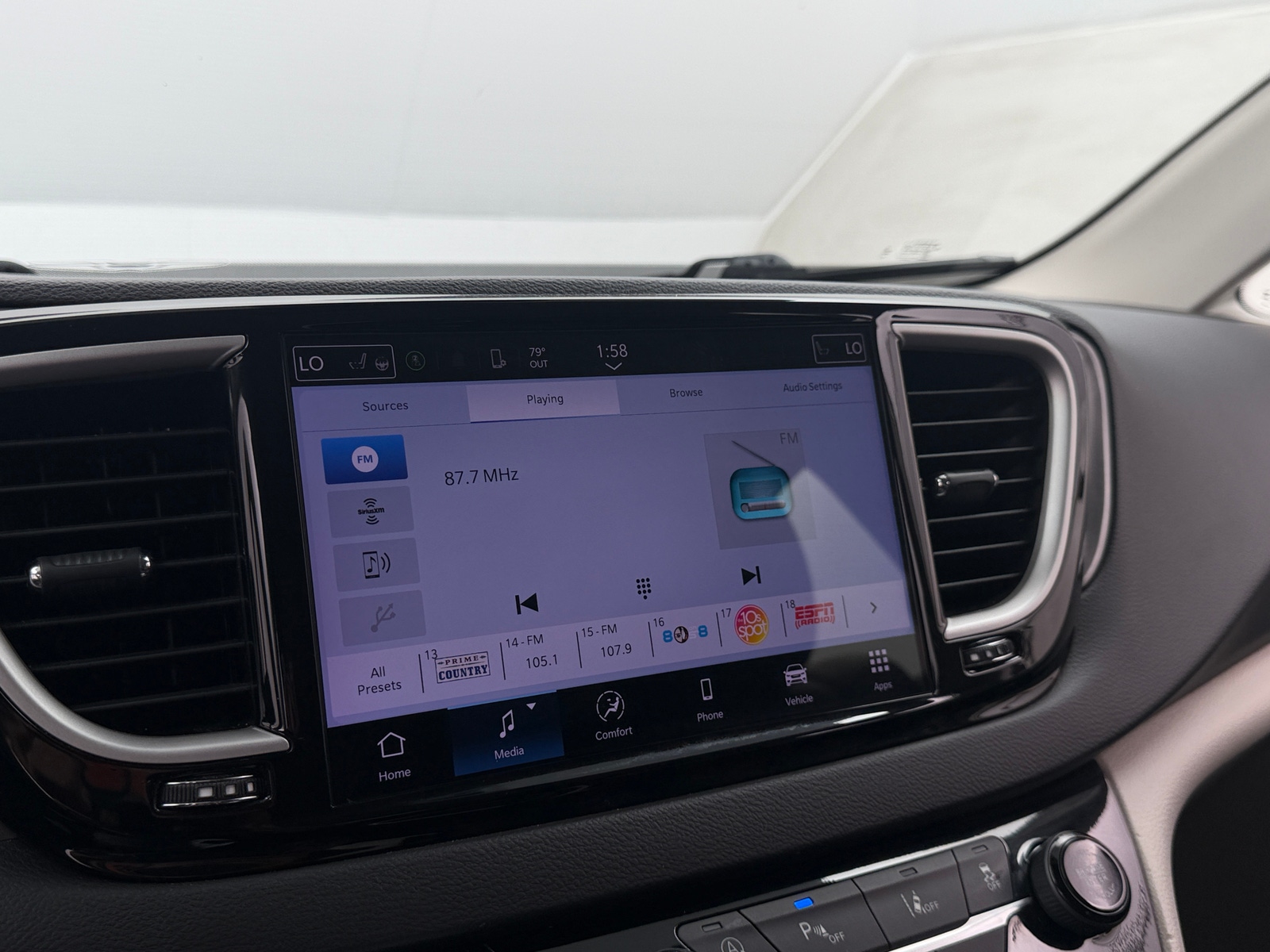 Thumbnail: 2024 Chrysler Pacifica - 3