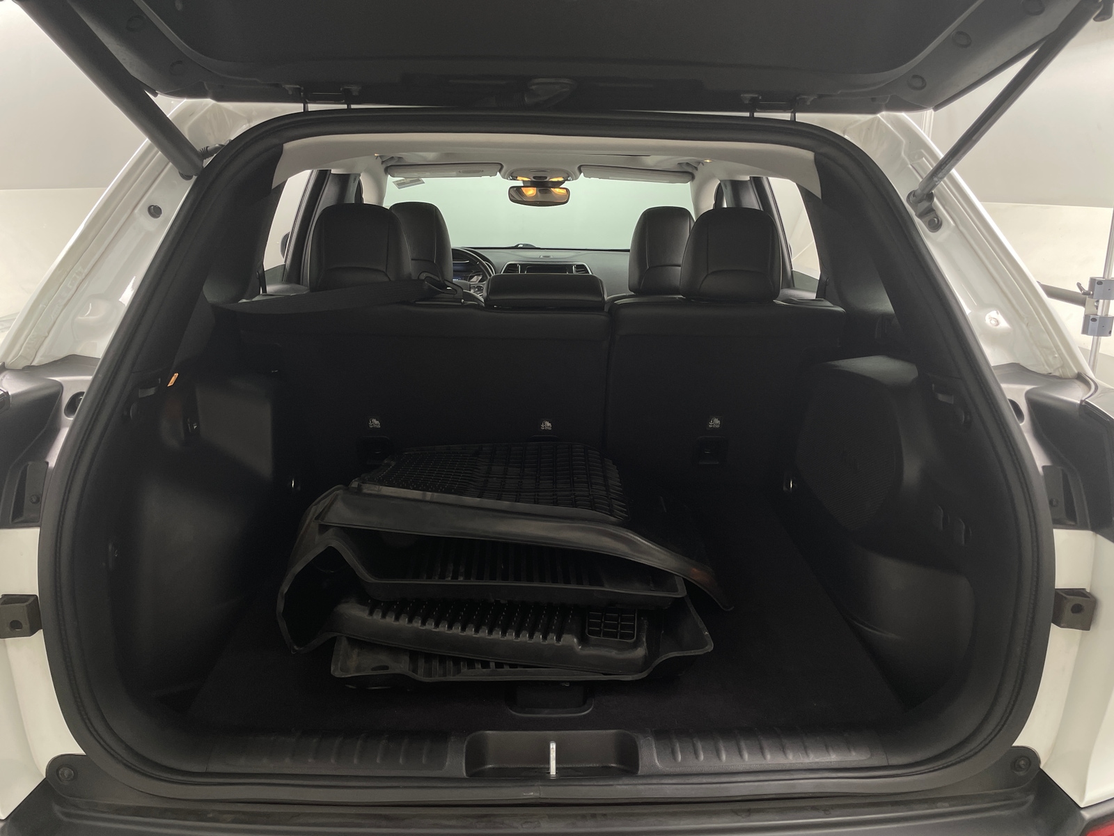 Thumbnail: 2021 Jeep Cherokee - 6