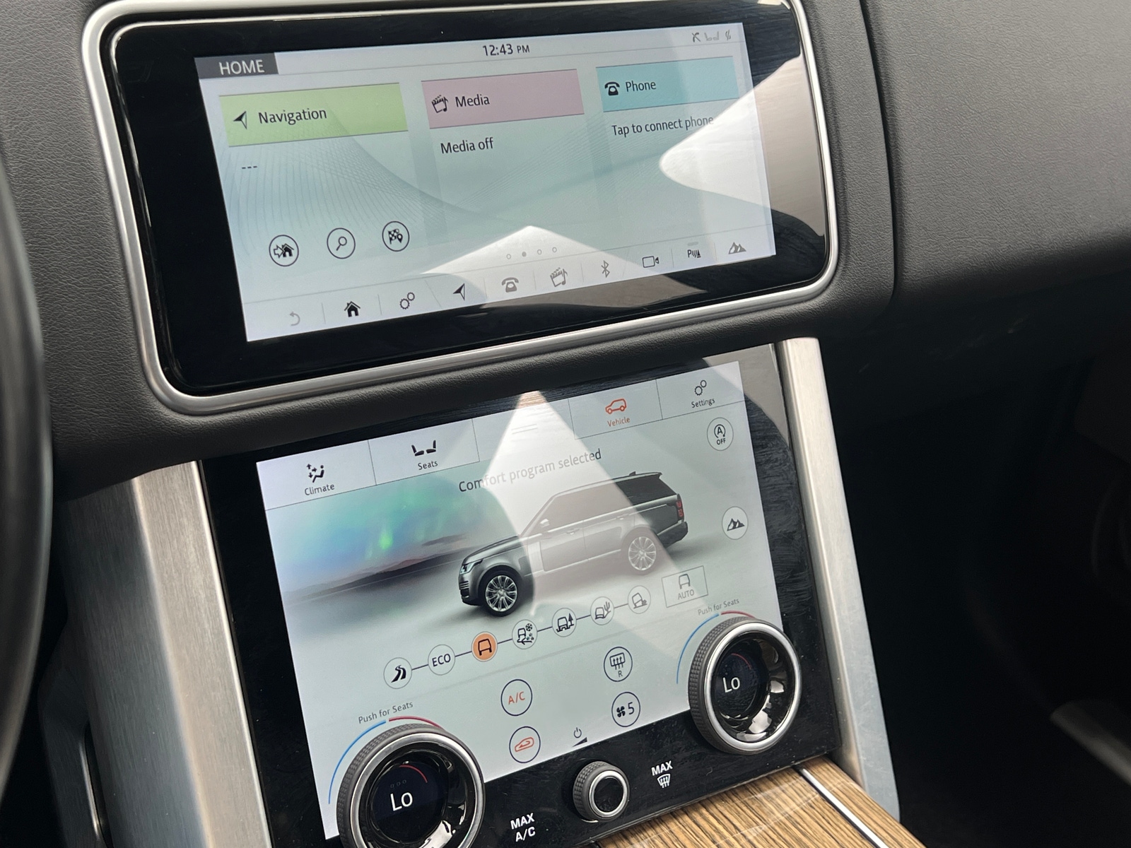 Thumbnail: 2020 Land Rover Range Rover - 4