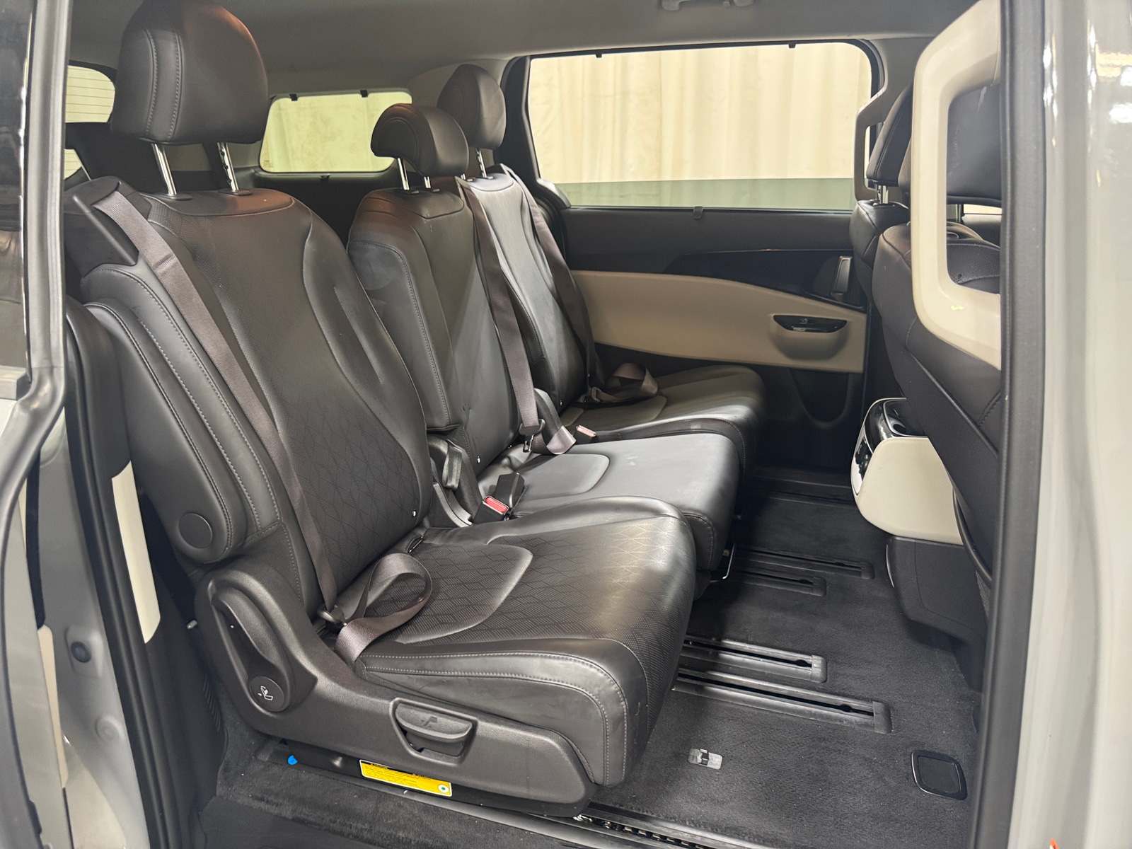 Thumbnail: 2023 Kia Carnival - 5