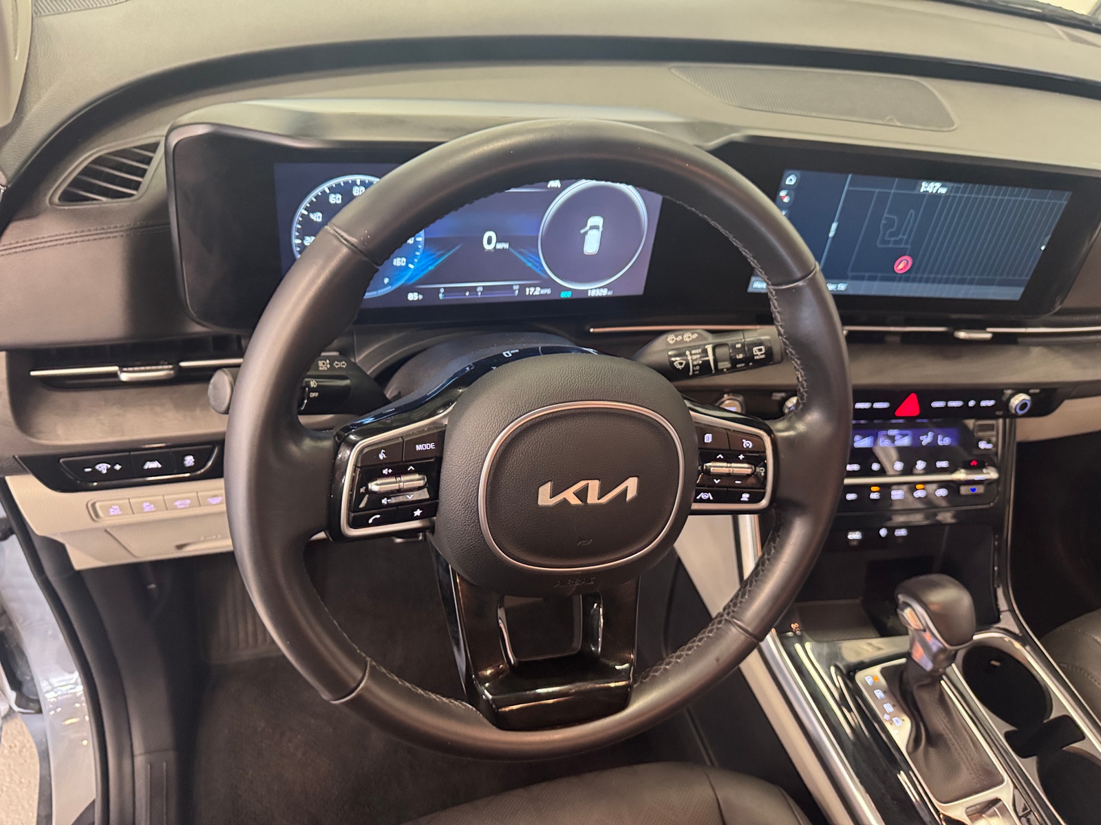 Thumbnail: 2023 Kia Carnival - 4