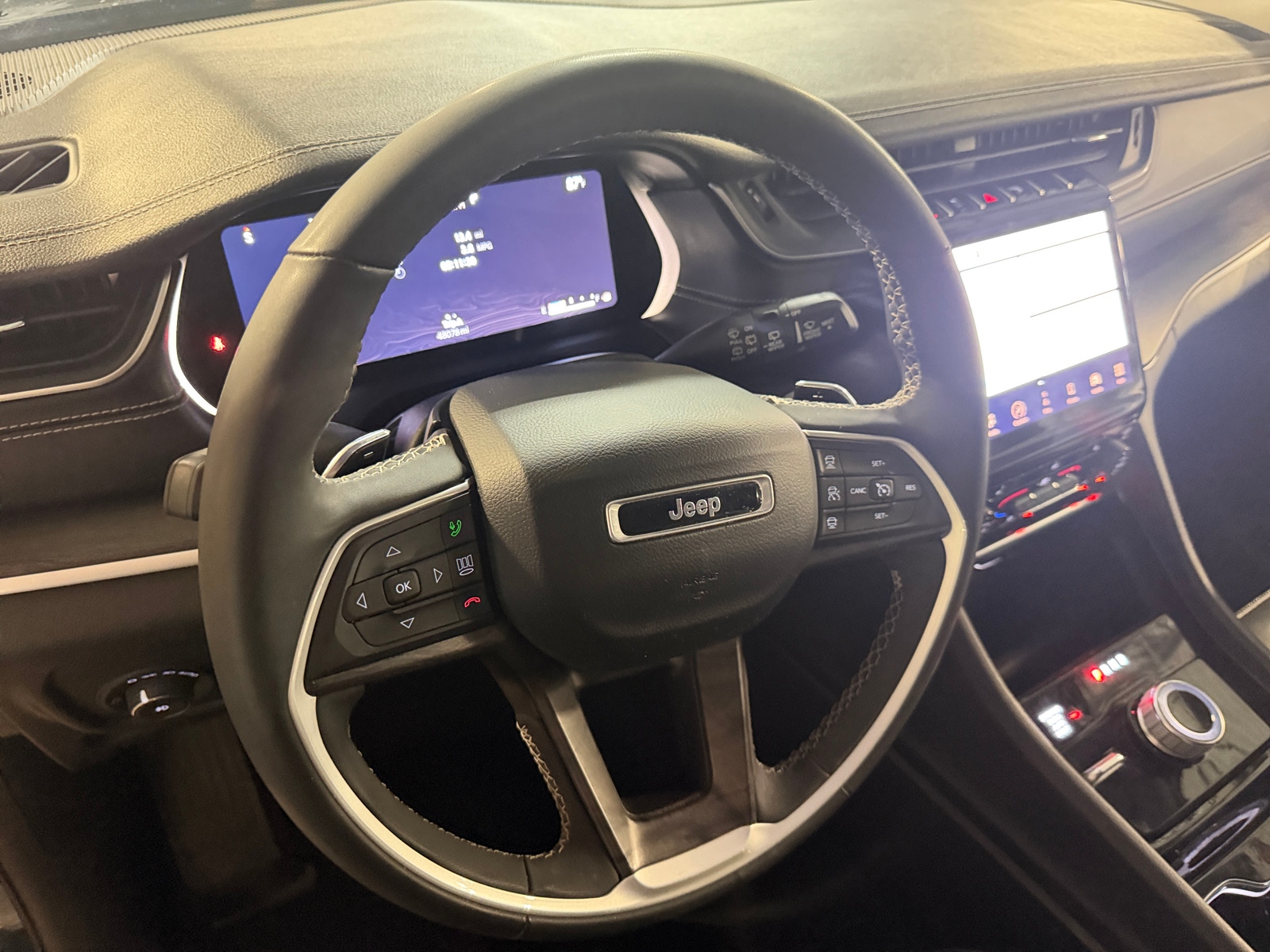 Thumbnail: 2023 Jeep Grand Cherokee L - 4