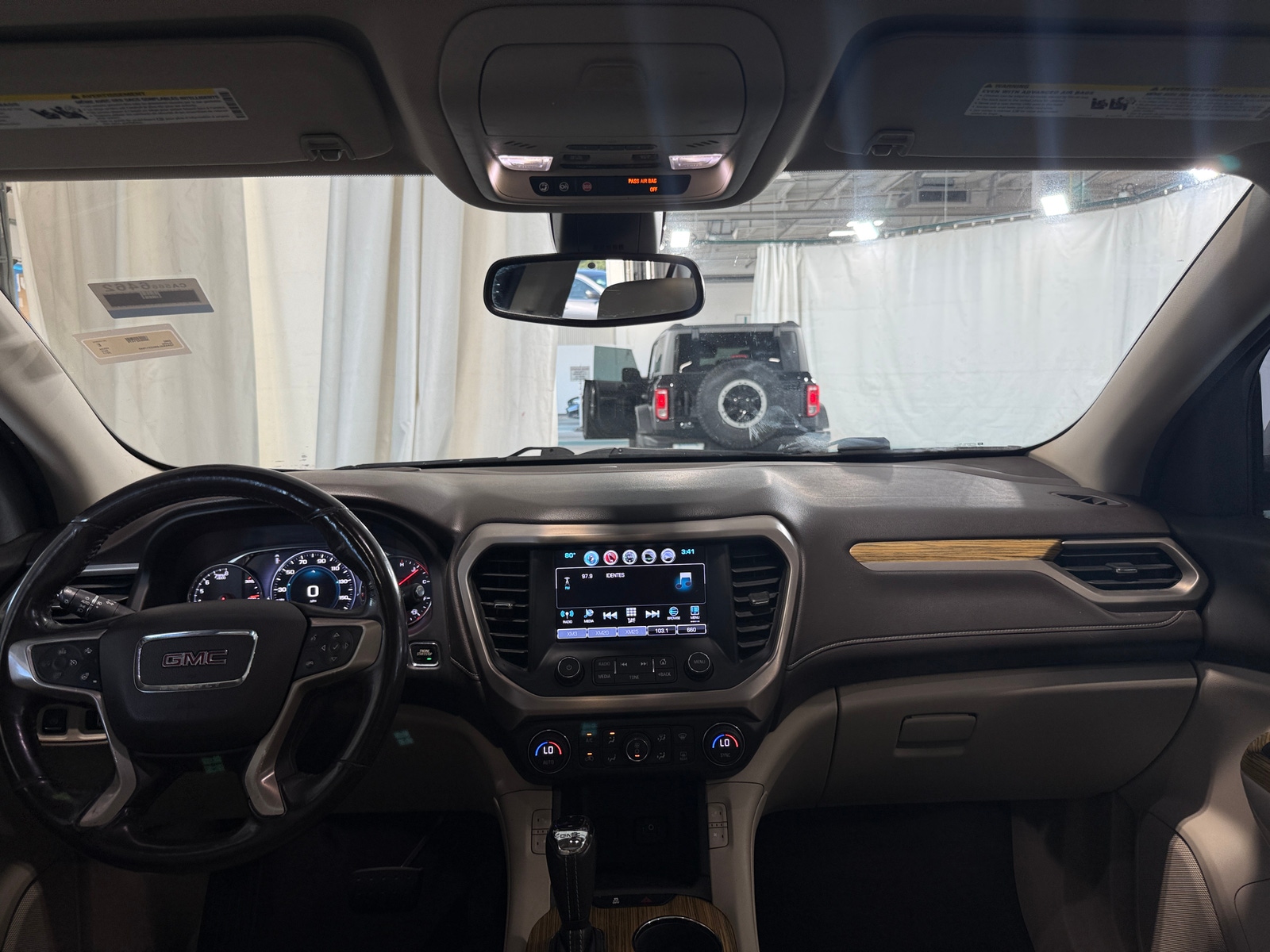 Thumbnail: 2017 GMC Acadia - 2