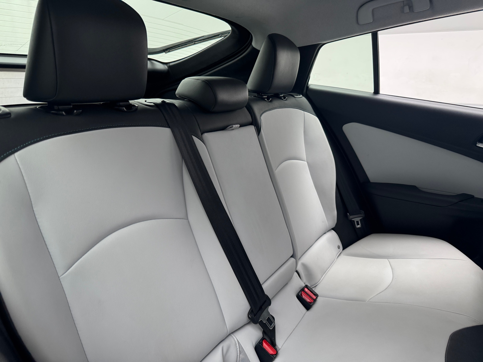 Thumbnail: 2016 Toyota Prius - 5