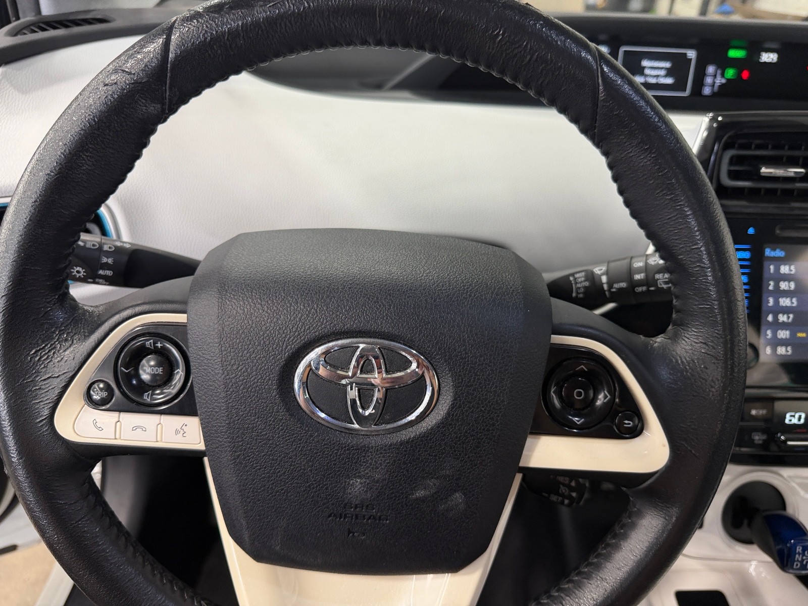 Thumbnail: 2016 Toyota Prius - 4