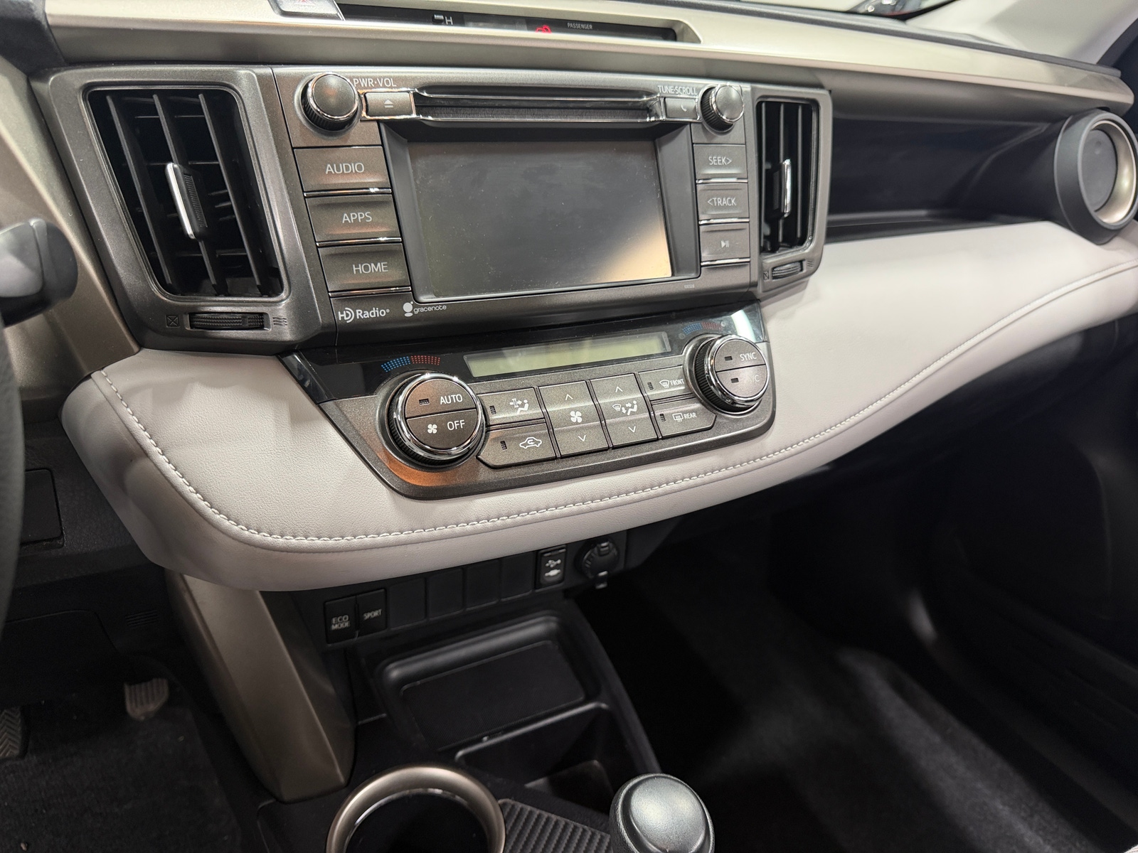 Thumbnail: 2015 Toyota RAV4 - 4