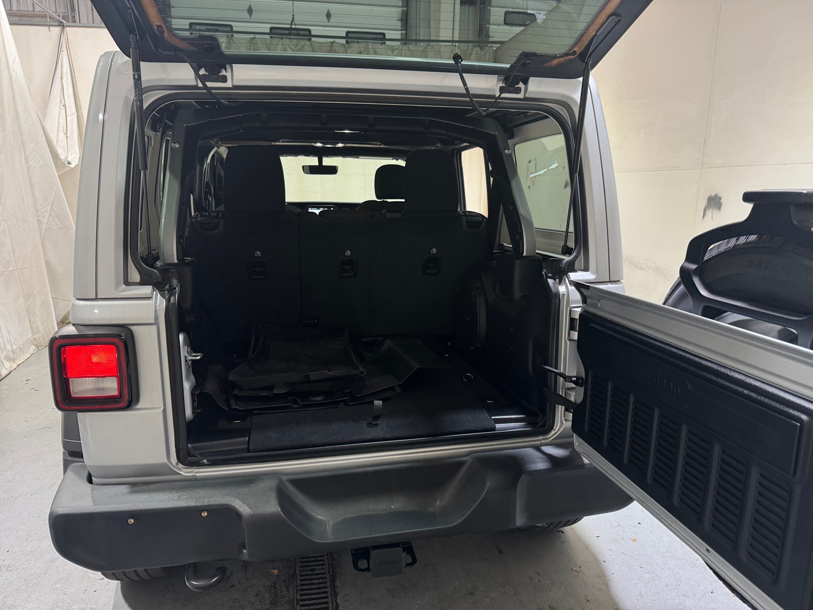 Thumbnail: 2022 Jeep Wrangler - 7