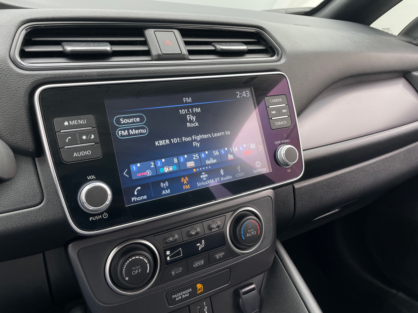 Thumbnail: 2025 Nissan Leaf - 4