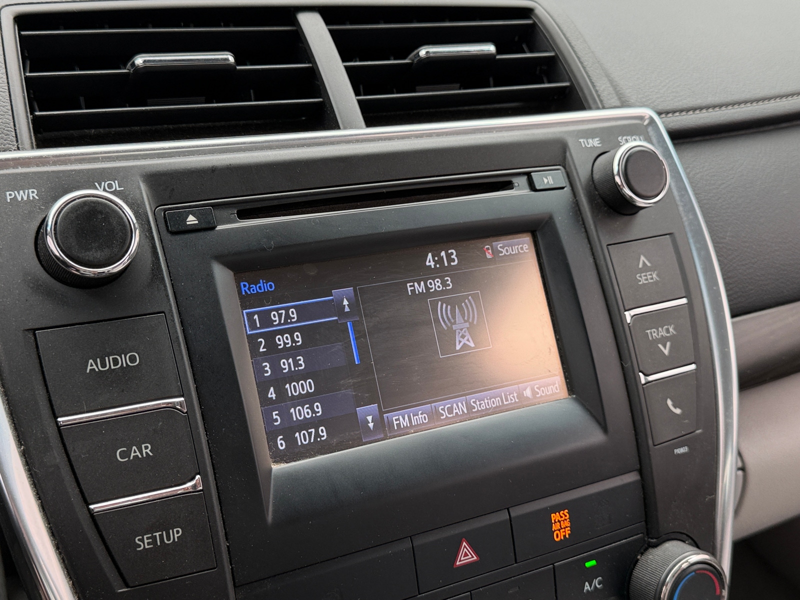 Thumbnail: 2015 Toyota Camry - 4