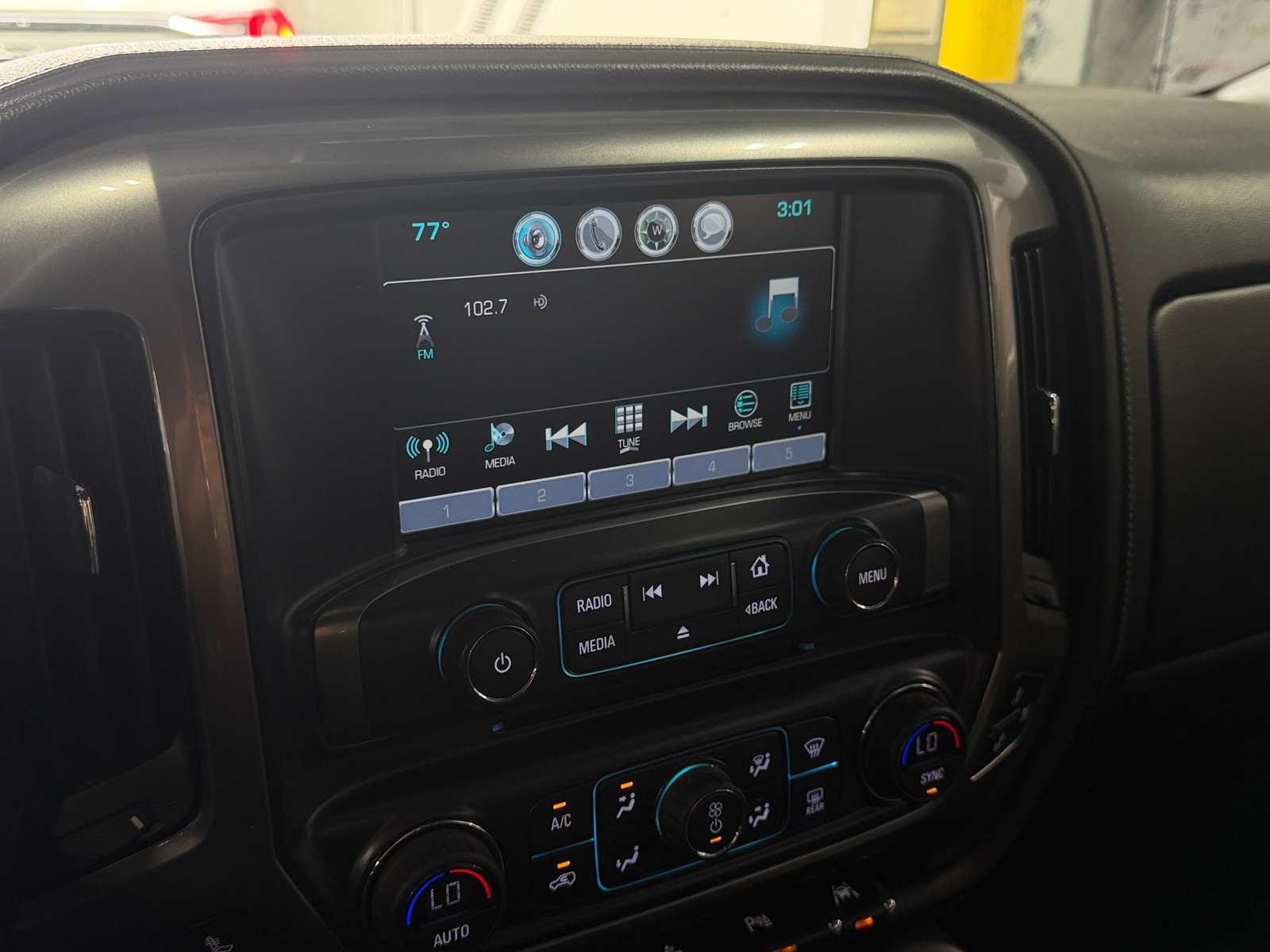 Thumbnail: 2018 Chevrolet Silverado 1500 - 3