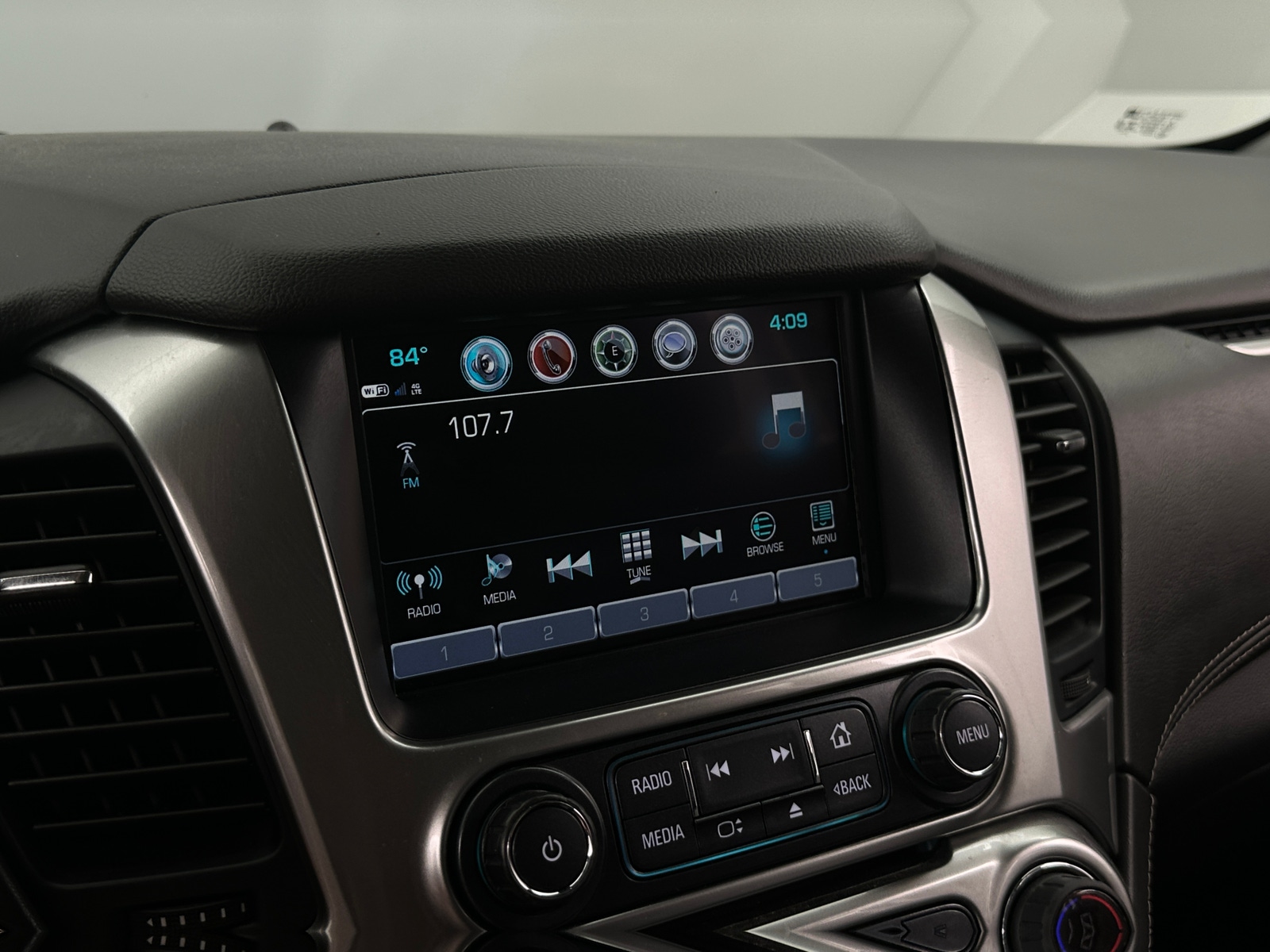 Thumbnail: 2020 Chevrolet Tahoe - 3