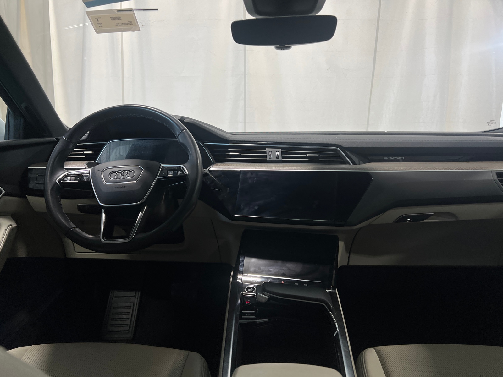 Thumbnail: 2024 Audi Q8 e-tron - 3