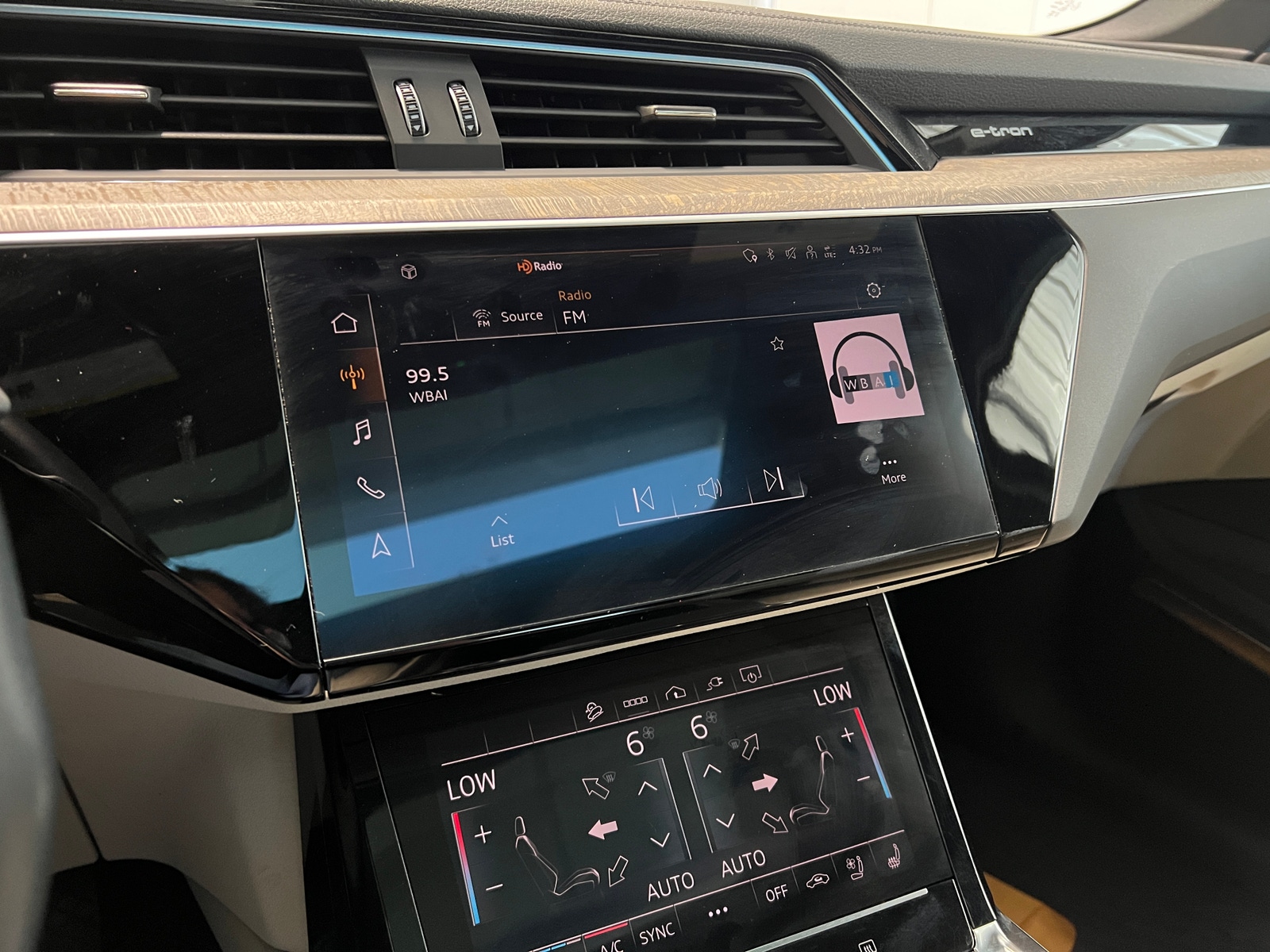 Thumbnail: 2024 Audi Q8 e-tron - 4