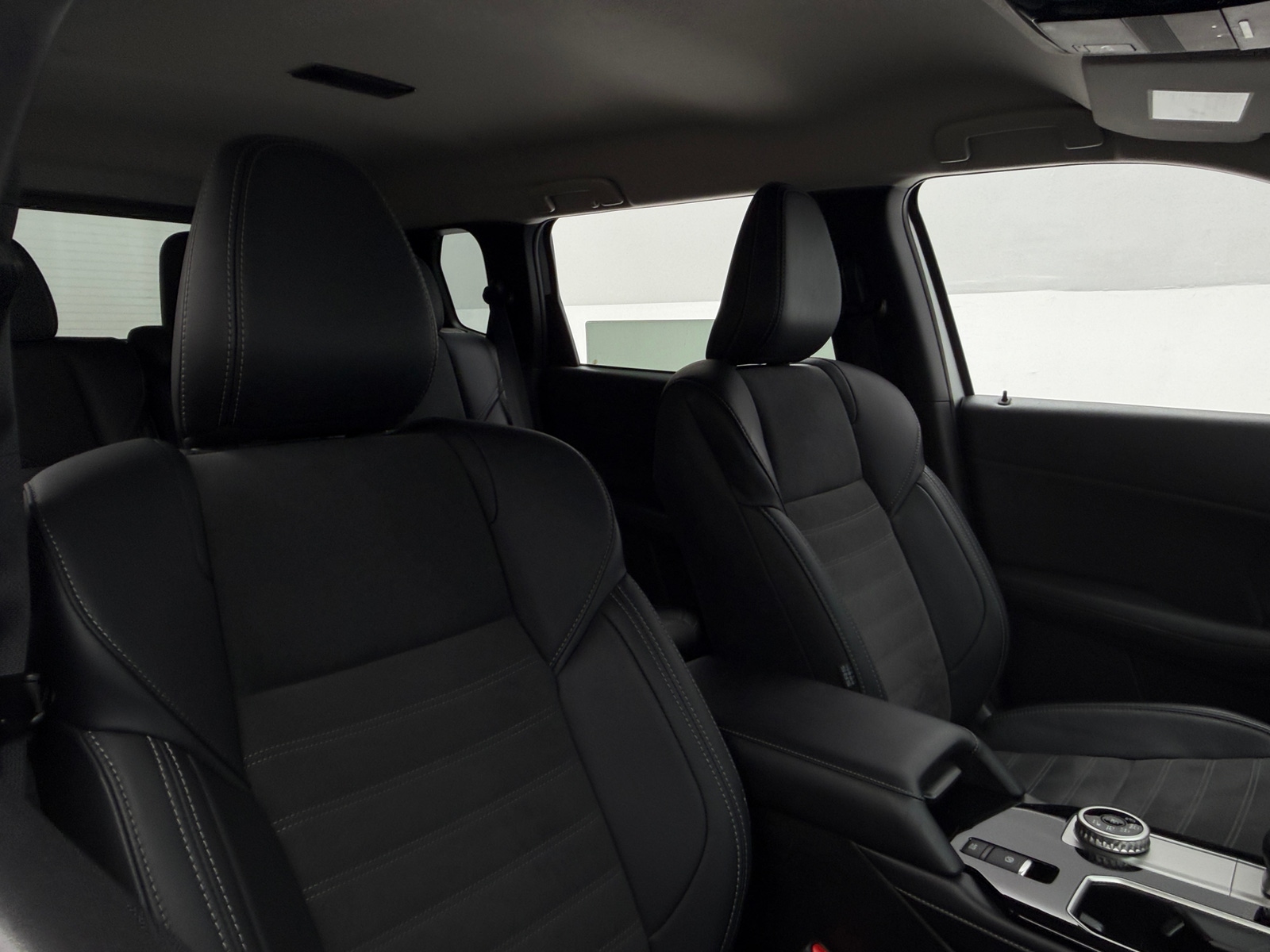 Thumbnail: 2025 Mitsubishi Outlander - 2