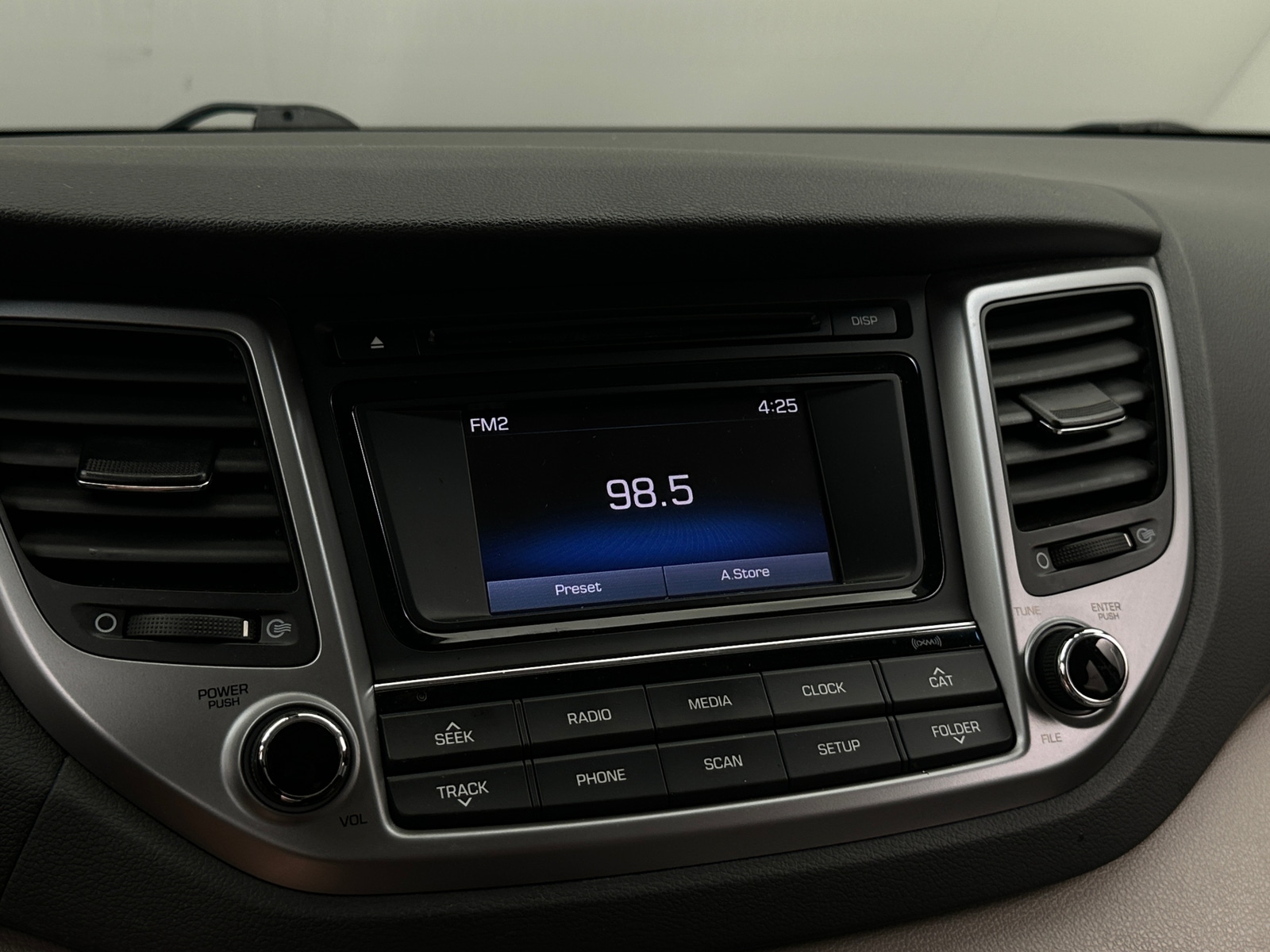 Thumbnail: 2017 Hyundai Tucson - 4