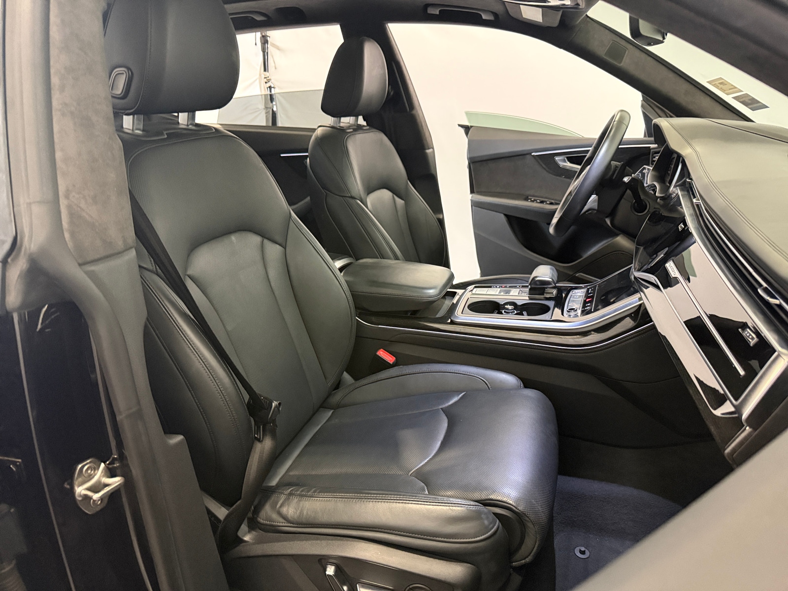 Thumbnail: 2019 Audi Q8 - 2