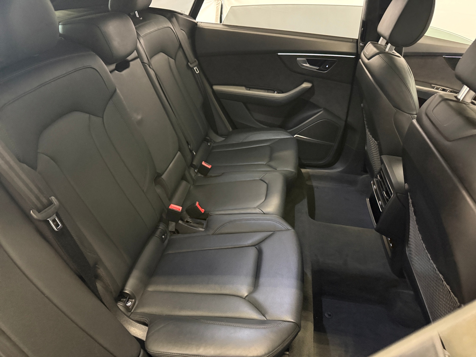Thumbnail: 2019 Audi Q8 - 6