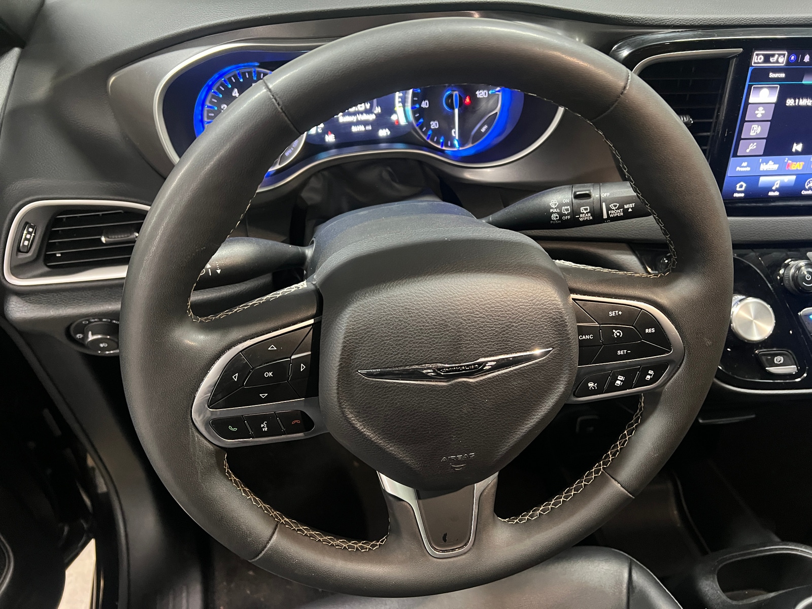 Thumbnail: 2025 Chrysler Pacifica - 4