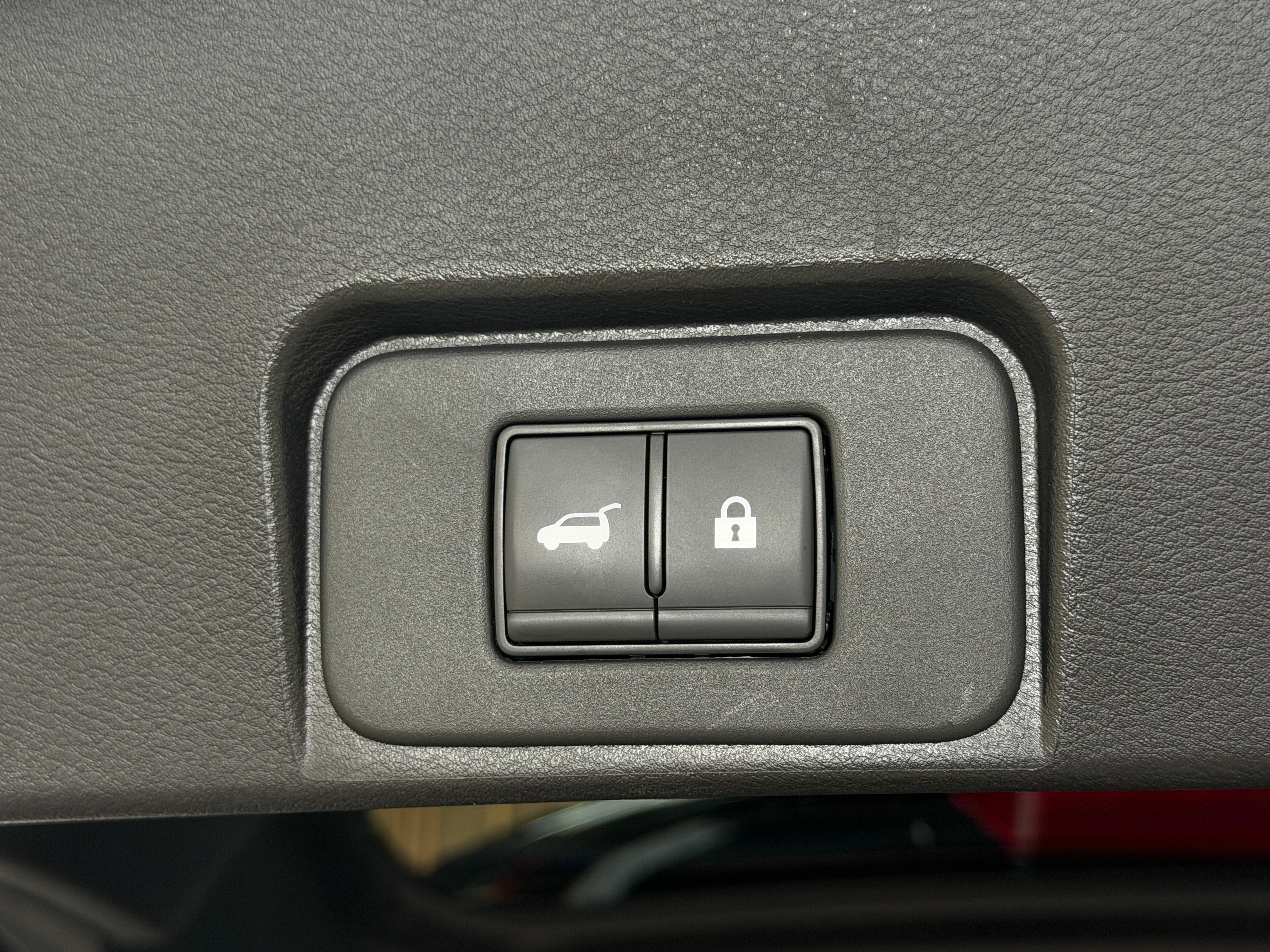 2025 Nissan Rogue SV - Photo 2