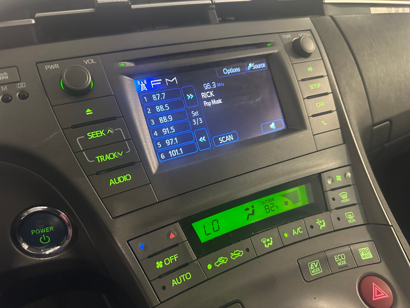 Thumbnail: 2014 Toyota Prius - 4