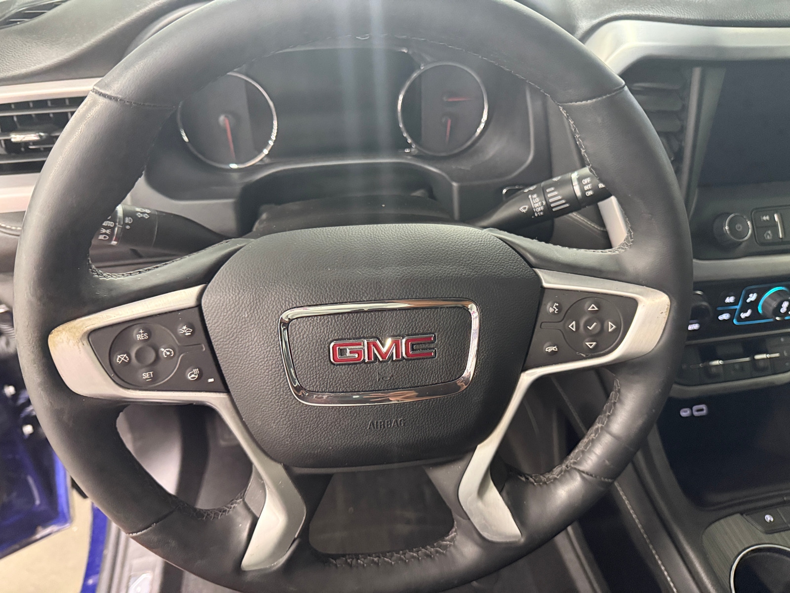 Thumbnail: 2023 GMC Acadia - 4