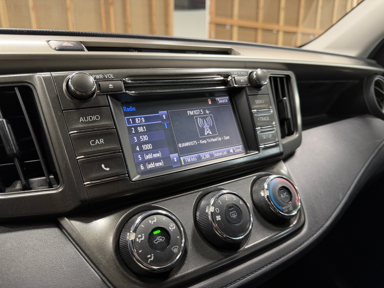 Thumbnail: 2015 Toyota RAV4 - 4
