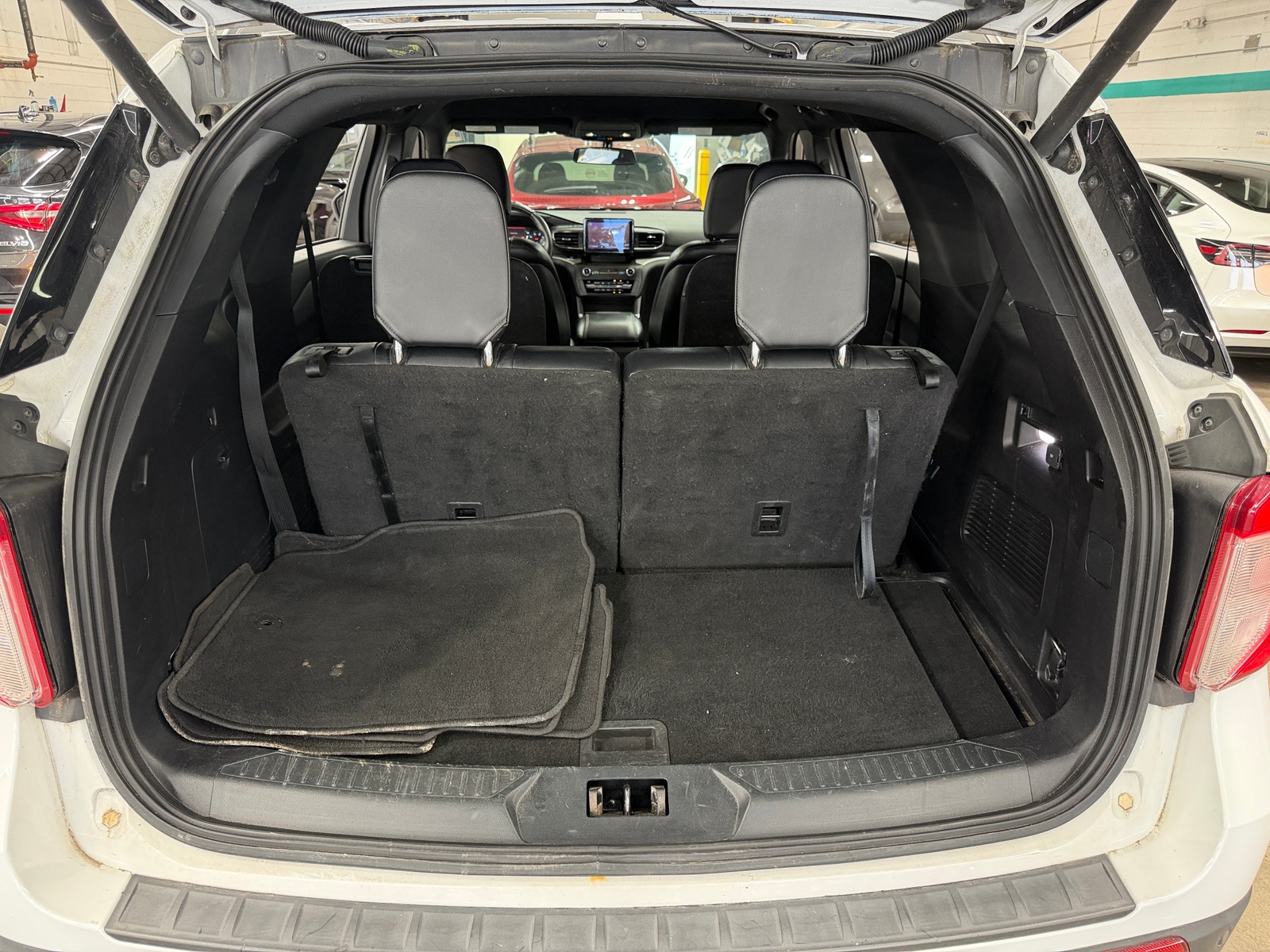 Thumbnail: 2020 Ford Explorer - 6