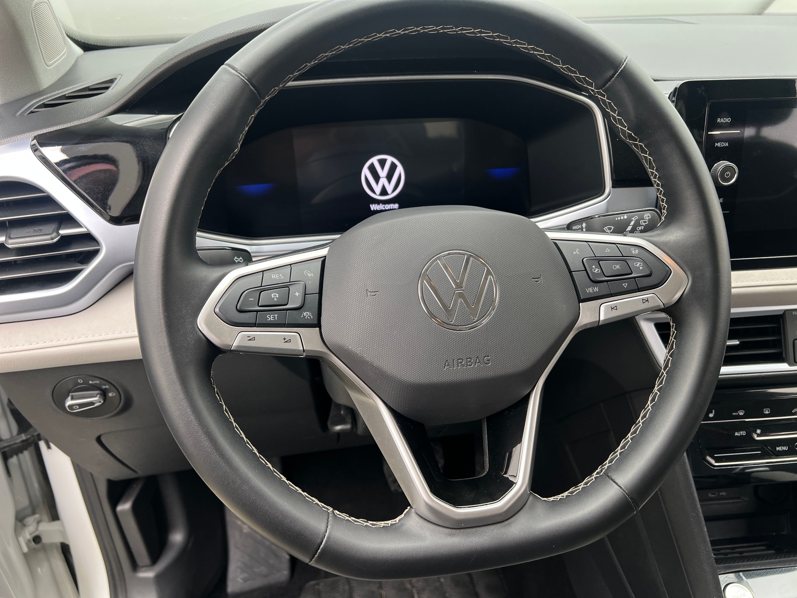 Thumbnail: 2025 Volkswagen Taos - 5
