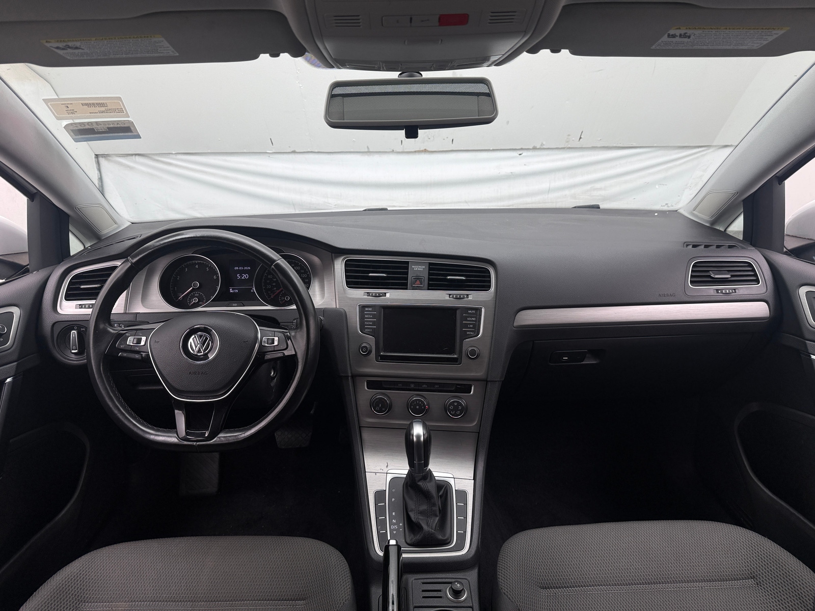 Thumbnail: 2016 Volkswagen e-Golf - 3