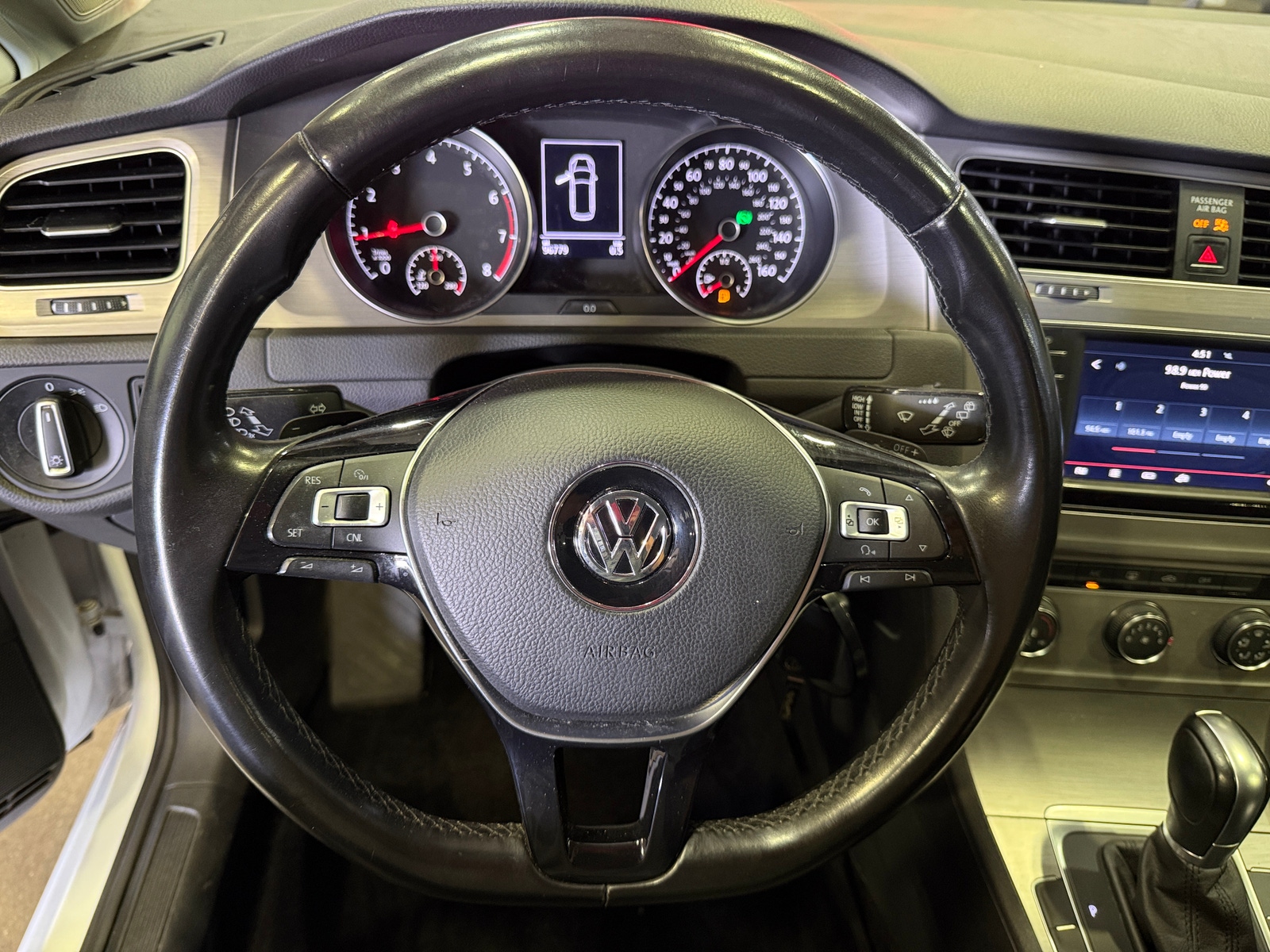 Thumbnail: 2016 Volkswagen e-Golf - 5