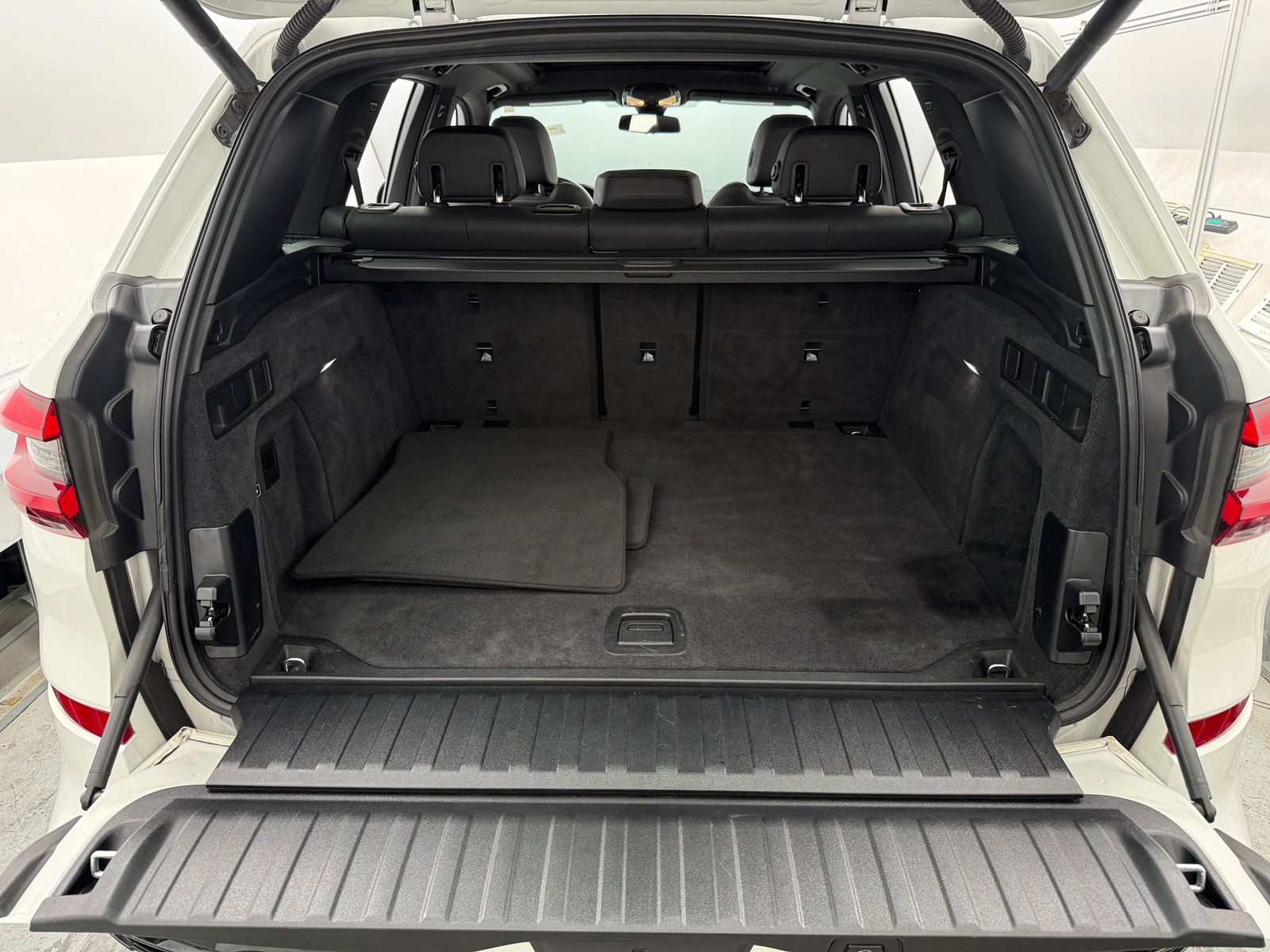 Thumbnail: 2021 BMW X5 - 6