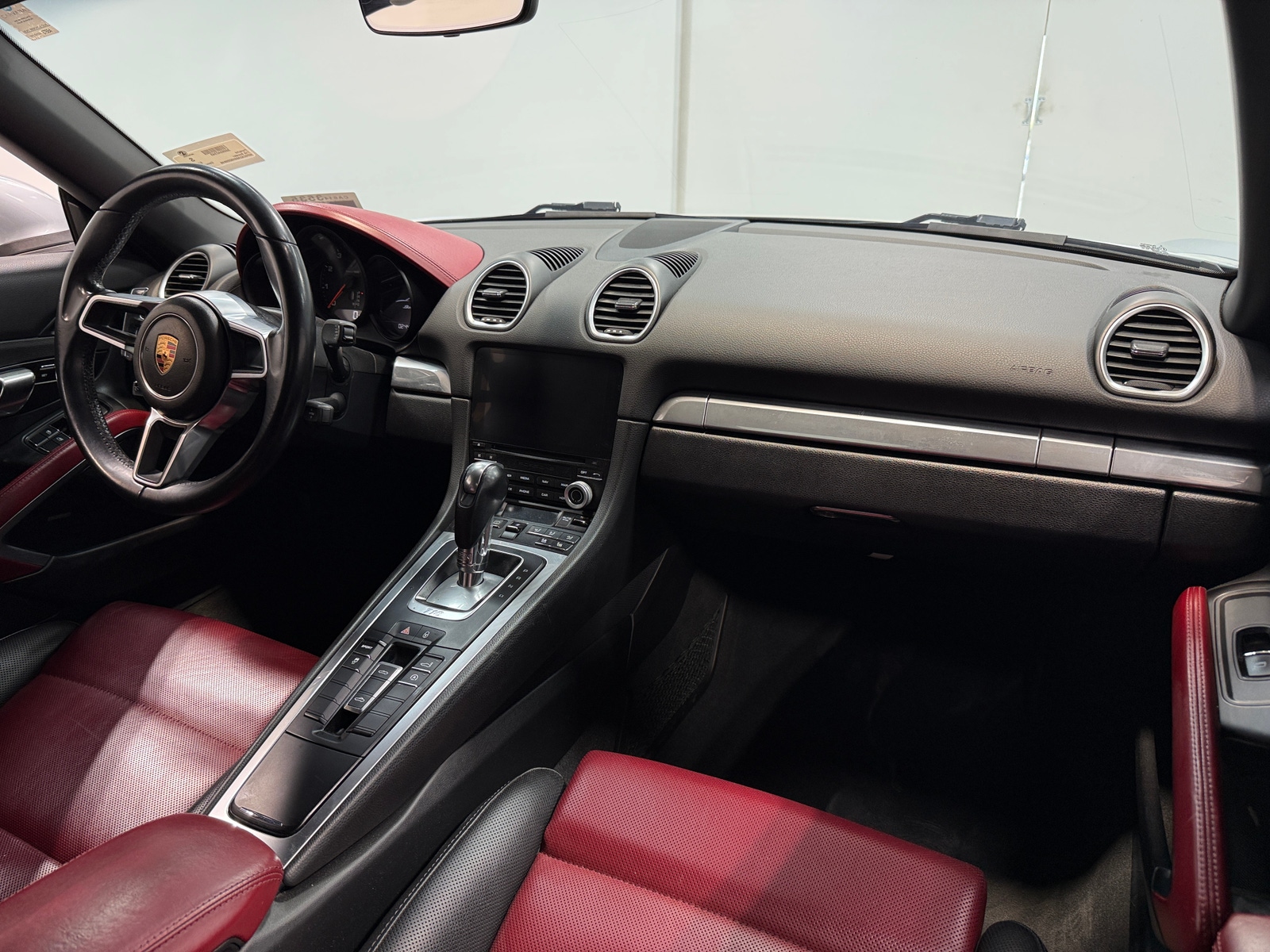 Thumbnail: 2017 Porsche 718 Boxster - 3