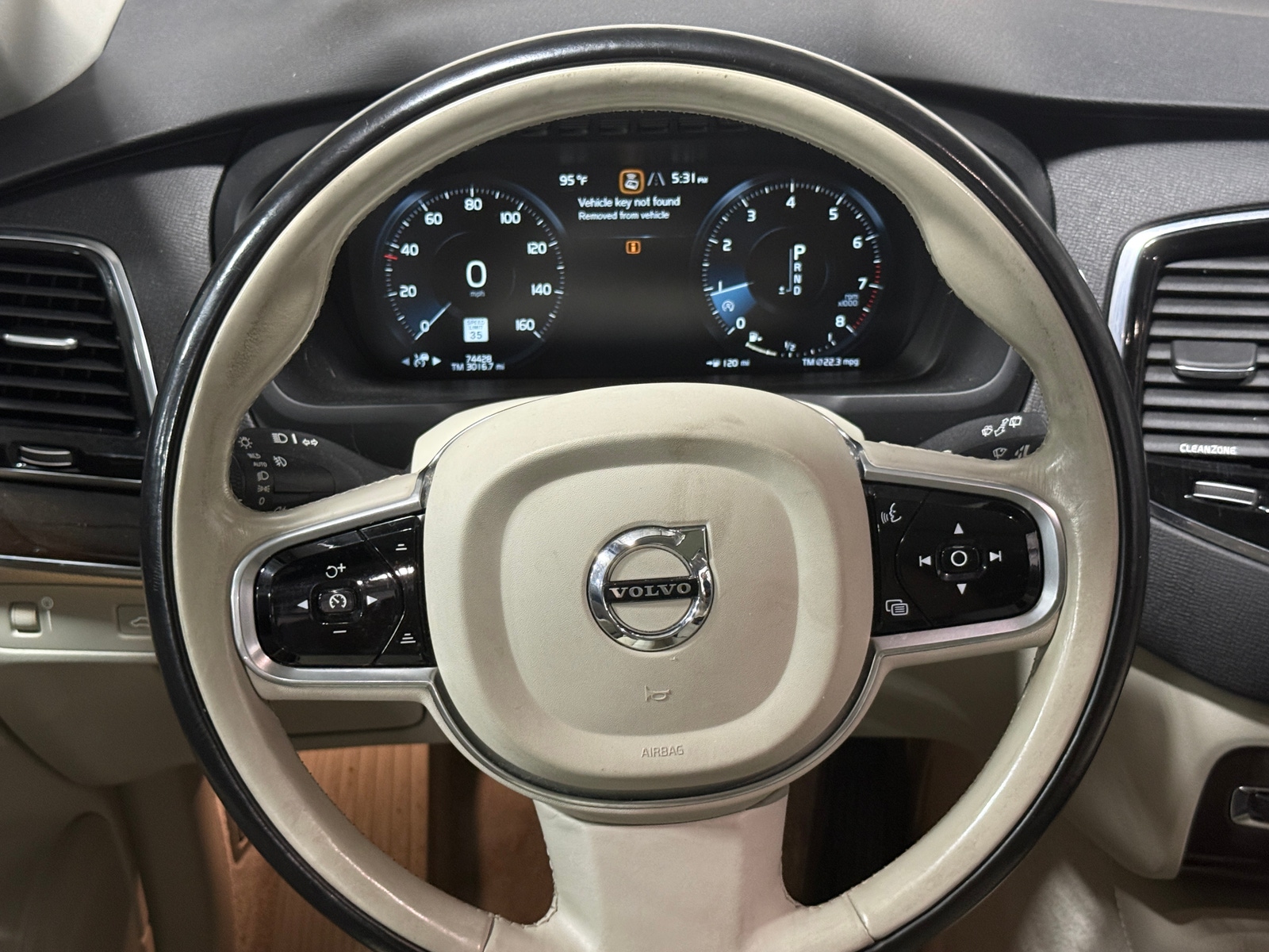 Thumbnail: 2016 Volvo XC90 - 4