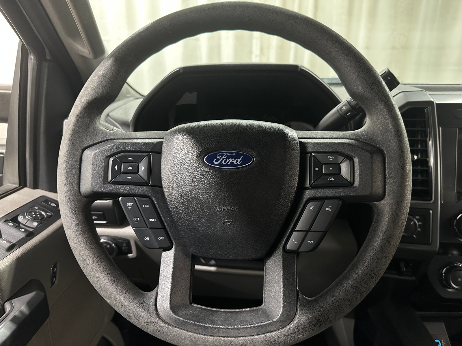 Thumbnail: 2019 Ford Econoline - 5