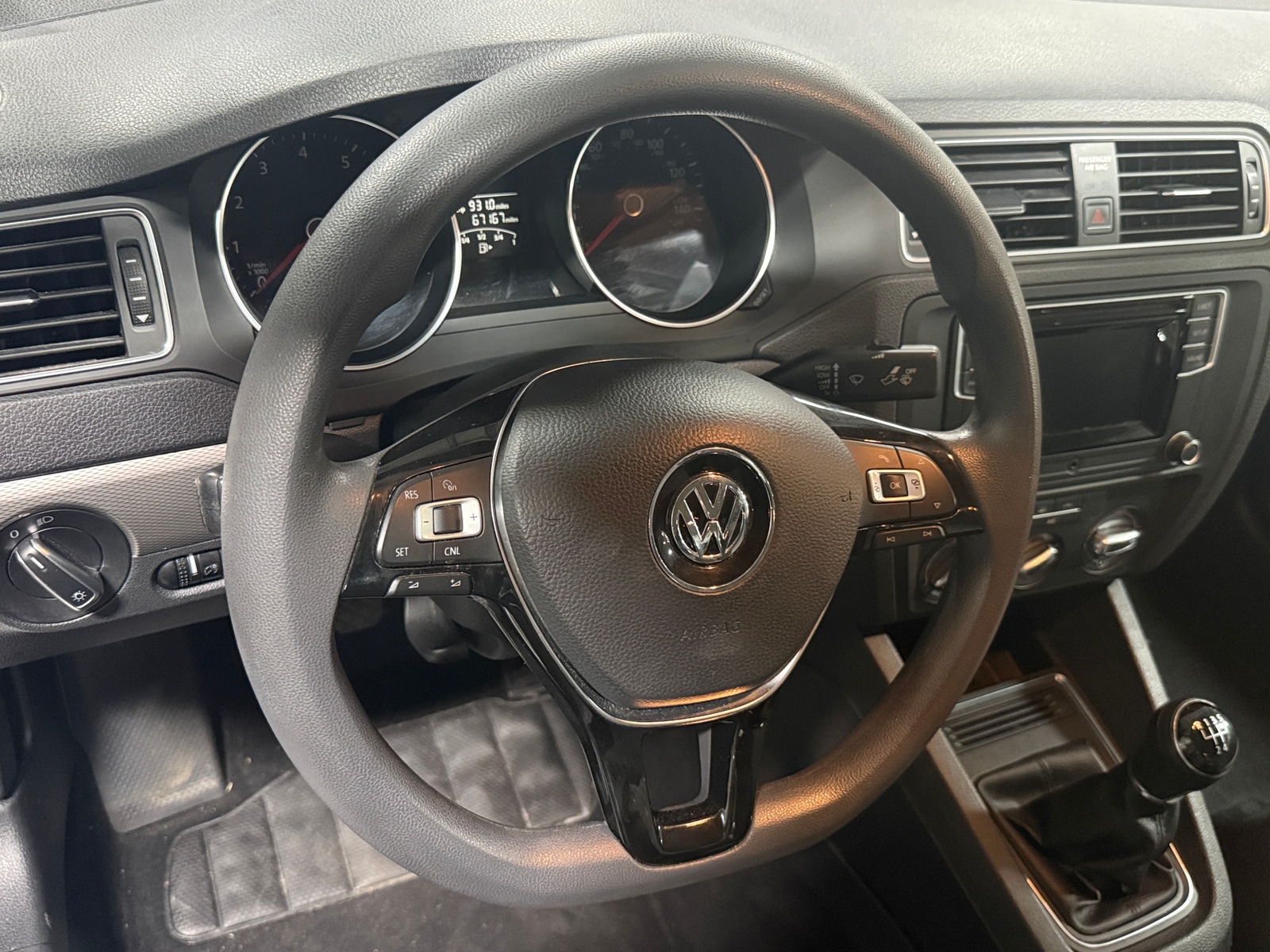 Thumbnail: 2017 Volkswagen Jetta - 5