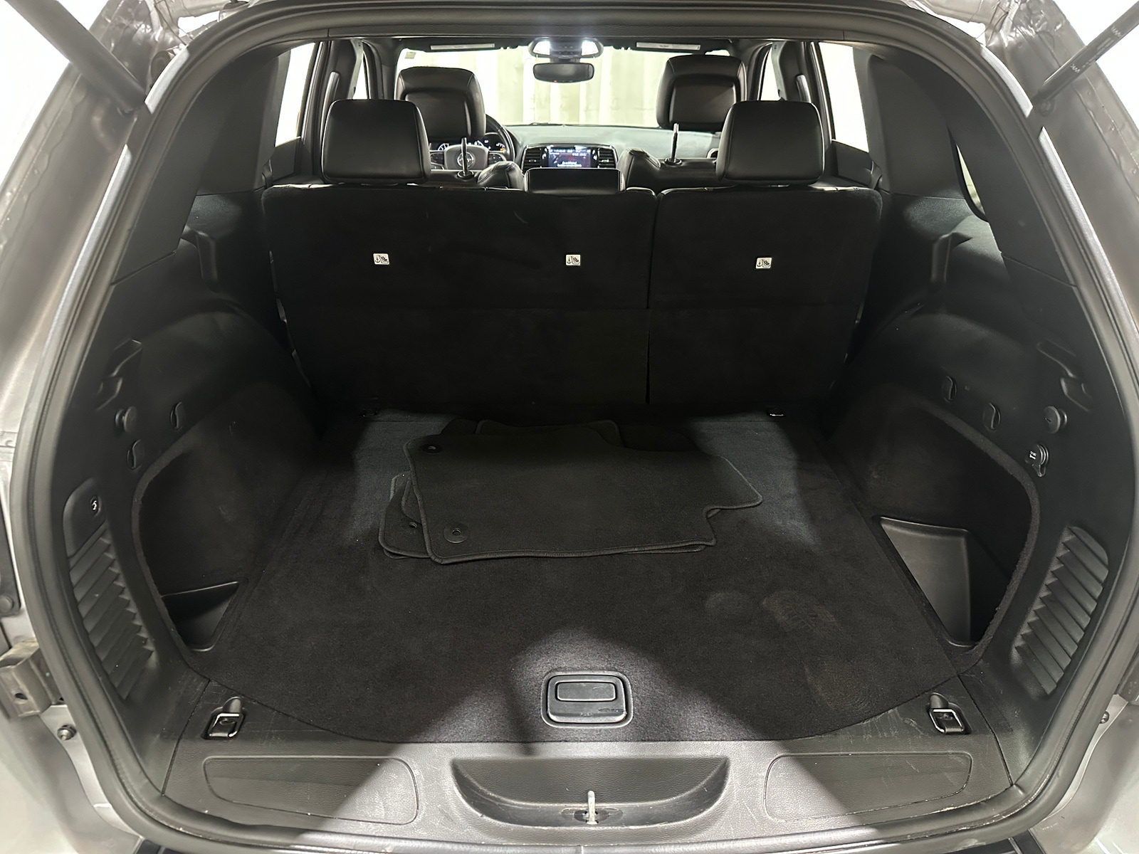 Thumbnail: 2020 Jeep Grand Cherokee - 6