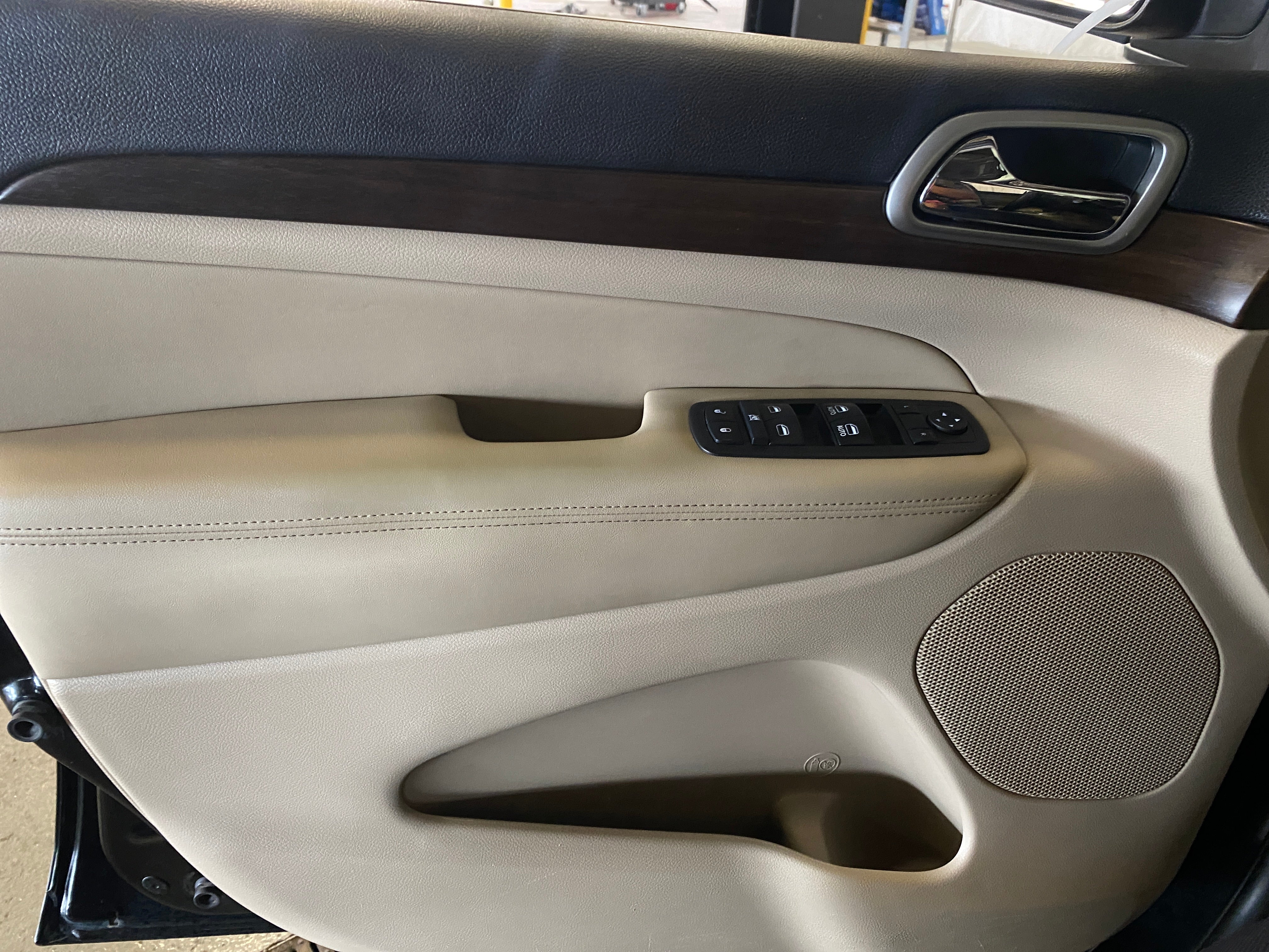 Used 2018 Jeep Grand Cherokee Laredo E with VIN 1C4RJEAG0JC172526 for sale in Pewaukee, WI